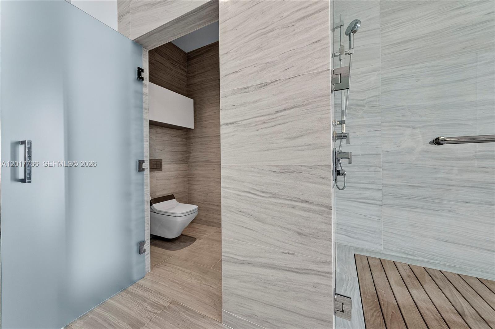 RISE CONDO - Residential