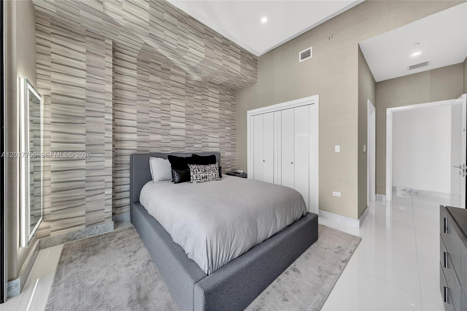 RISE CONDO - Residential