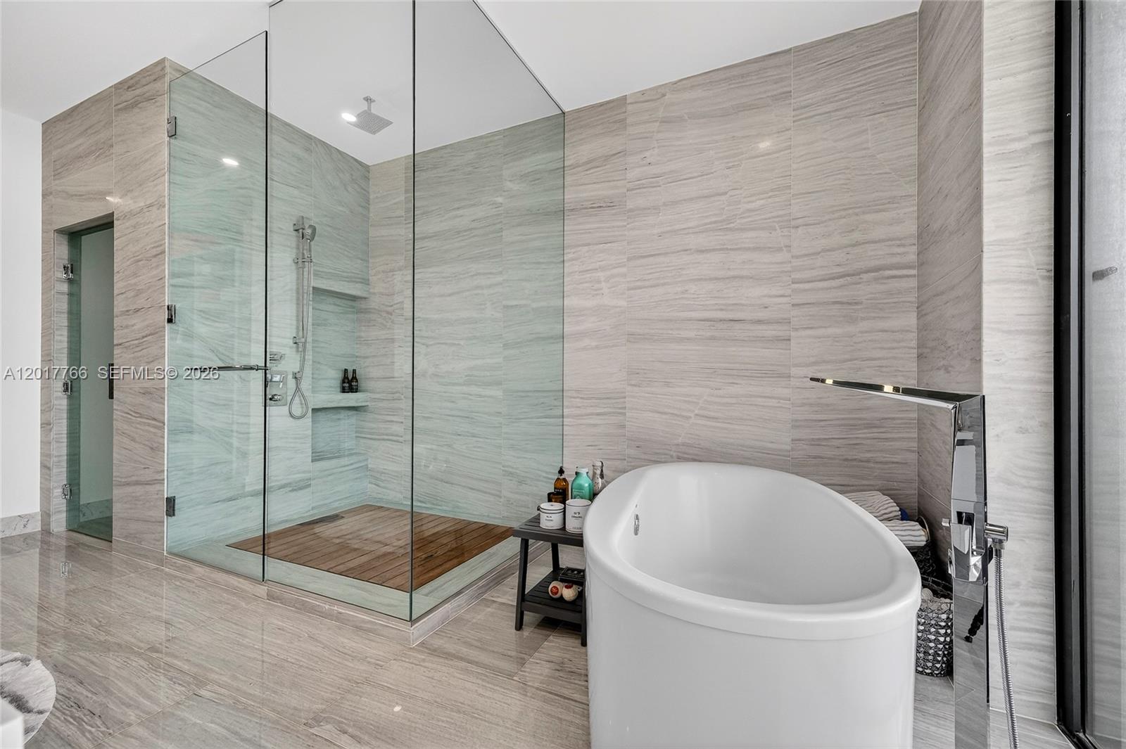 RISE CONDO - Residential