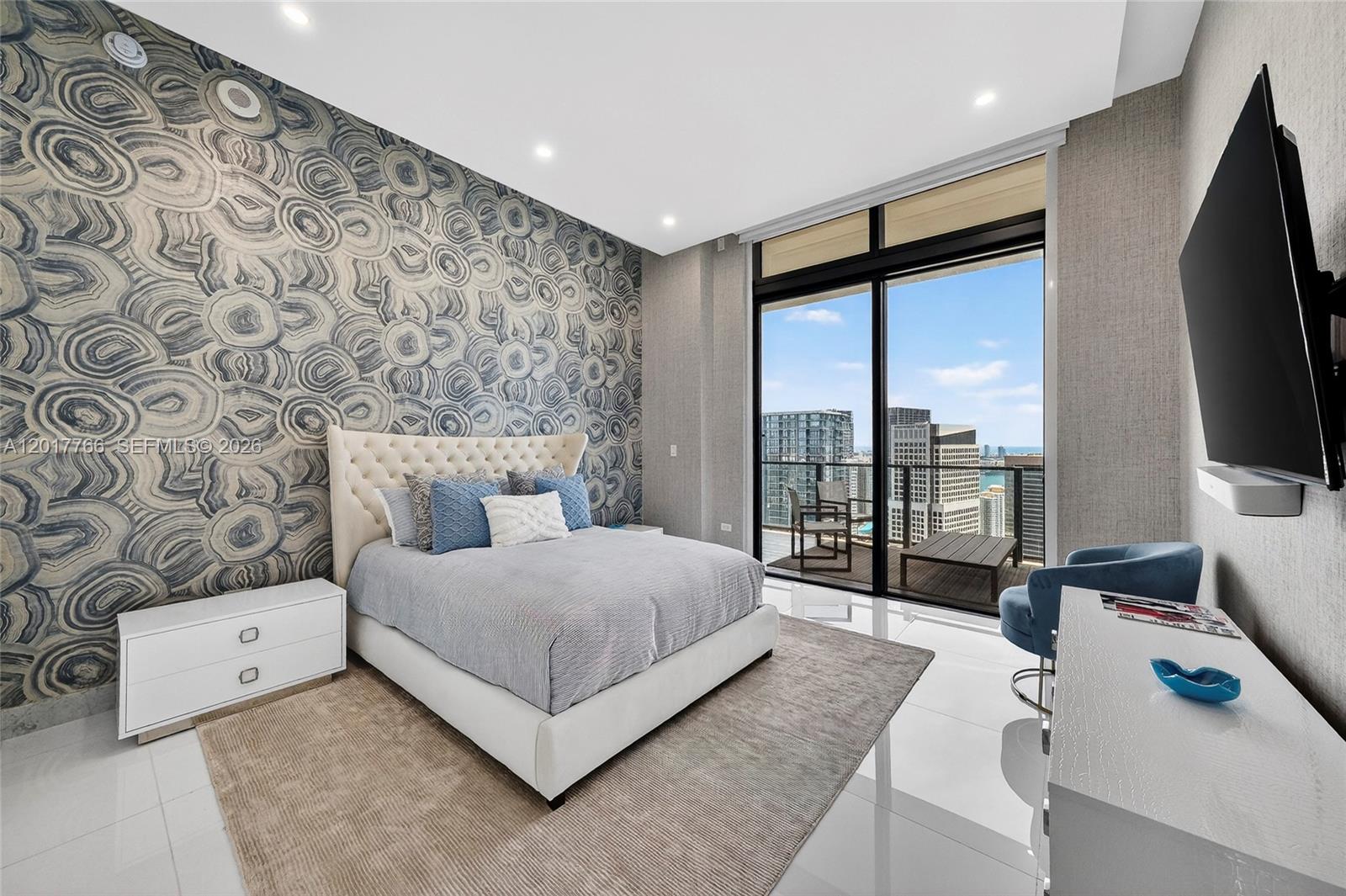 RISE CONDO - Residential