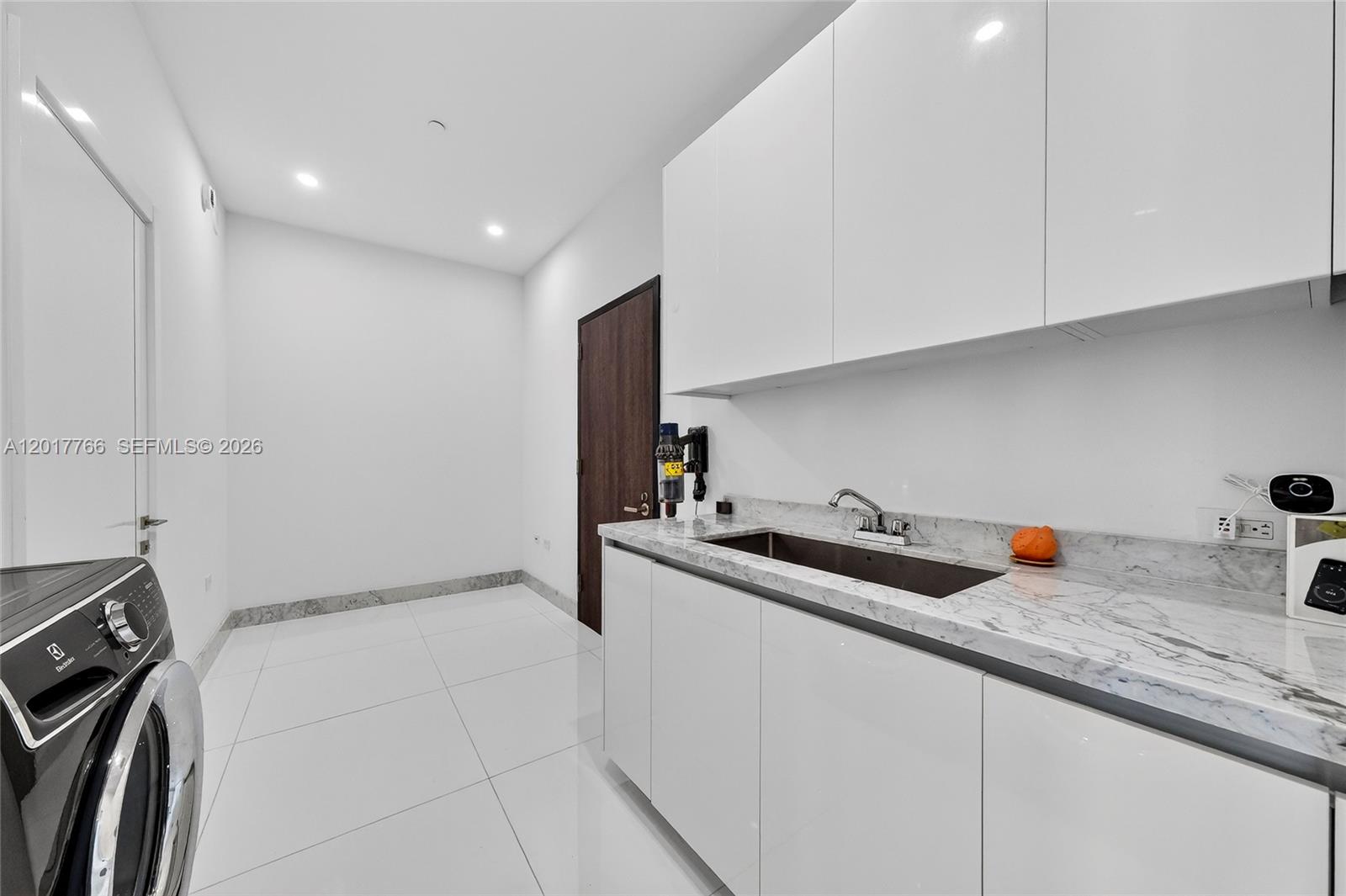 RISE CONDO - Residential