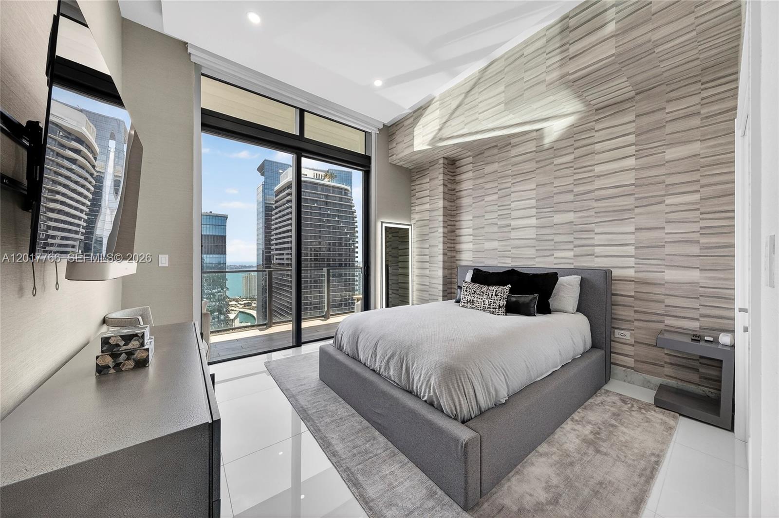 RISE CONDO - Residential