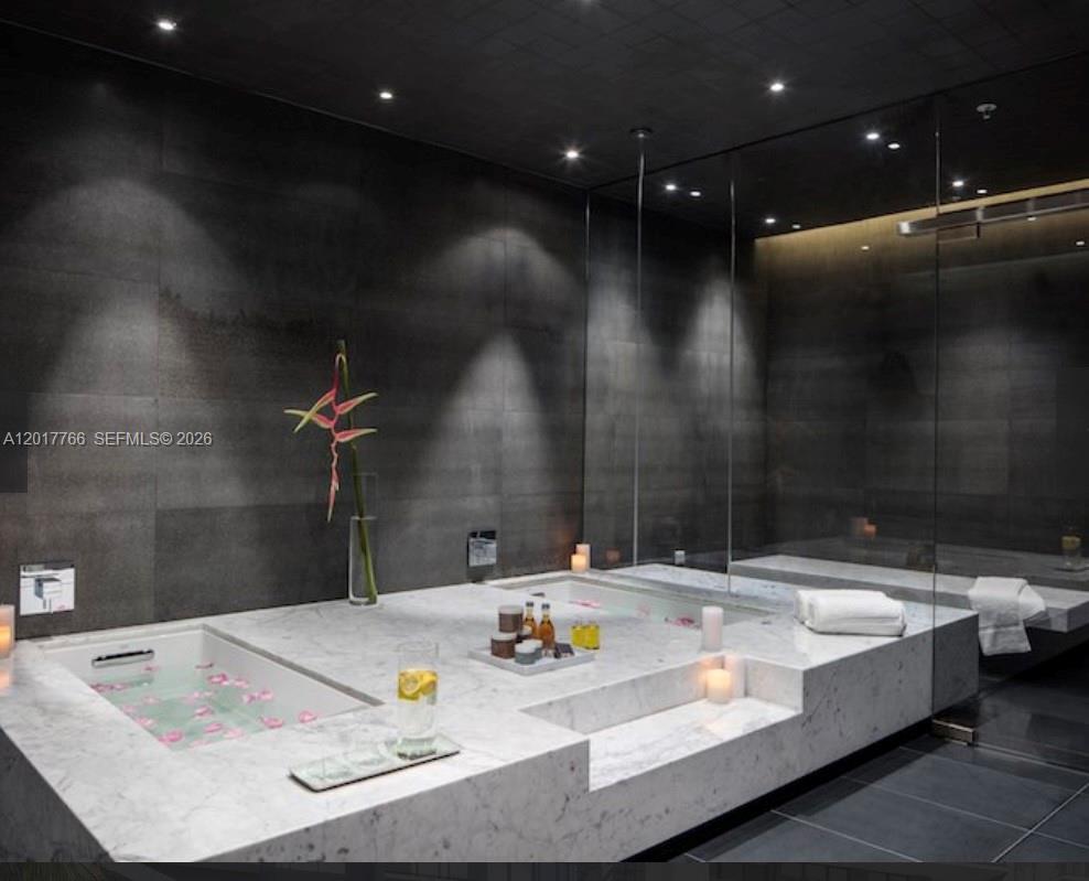 RISE CONDO - Residential