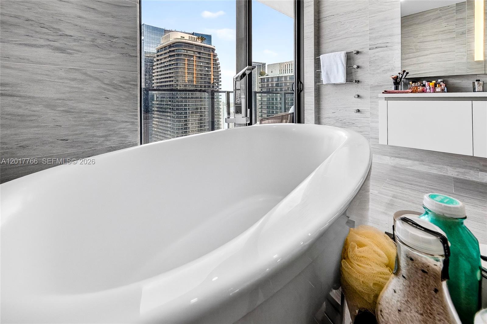 RISE CONDO - Residential