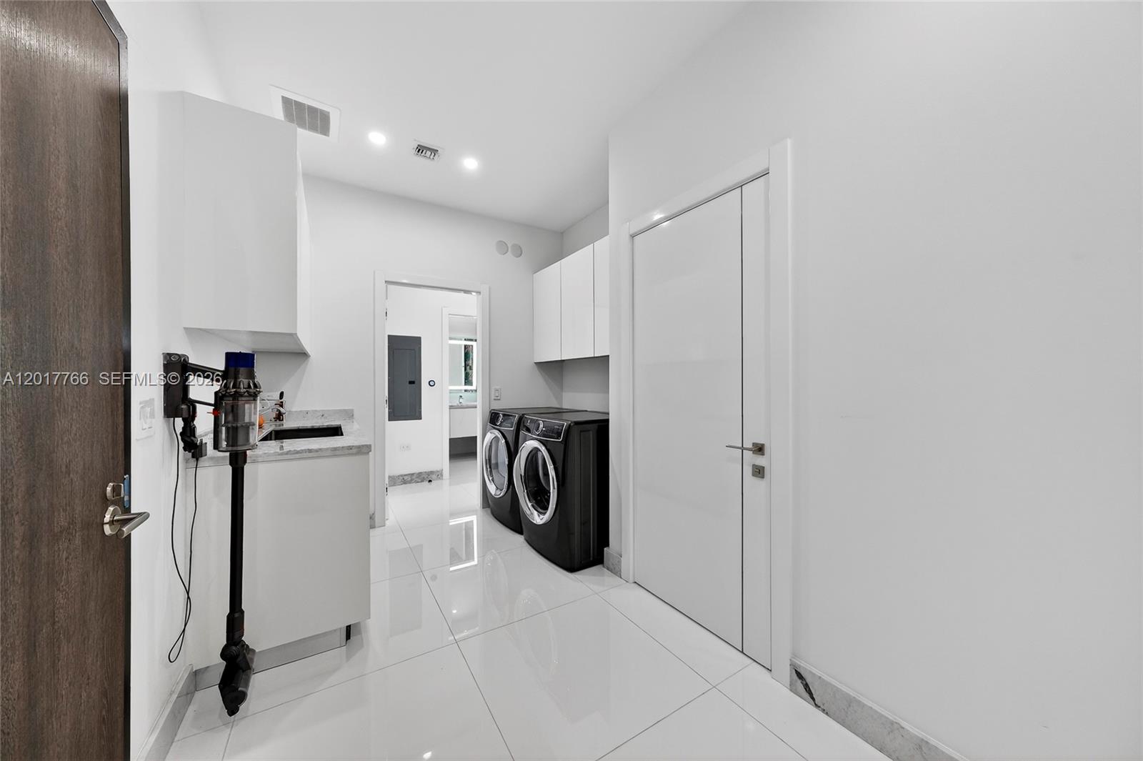 RISE CONDO - Residential