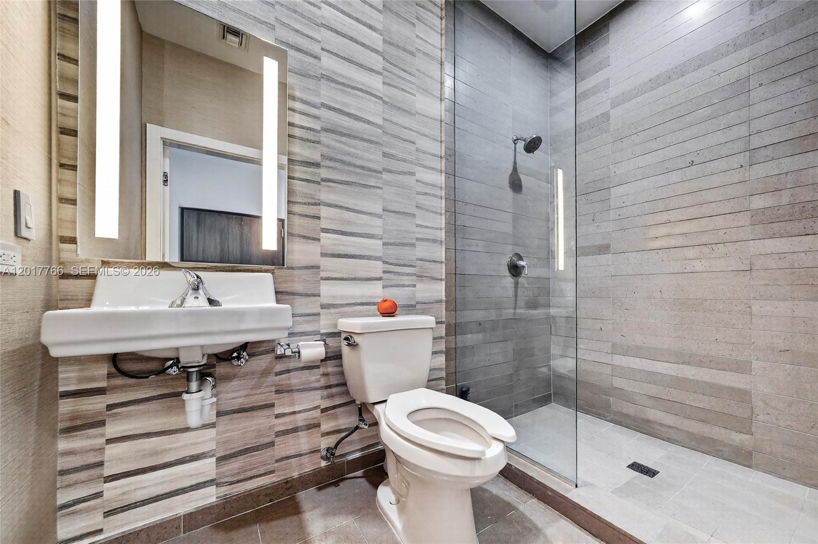 RISE CONDO - Residential