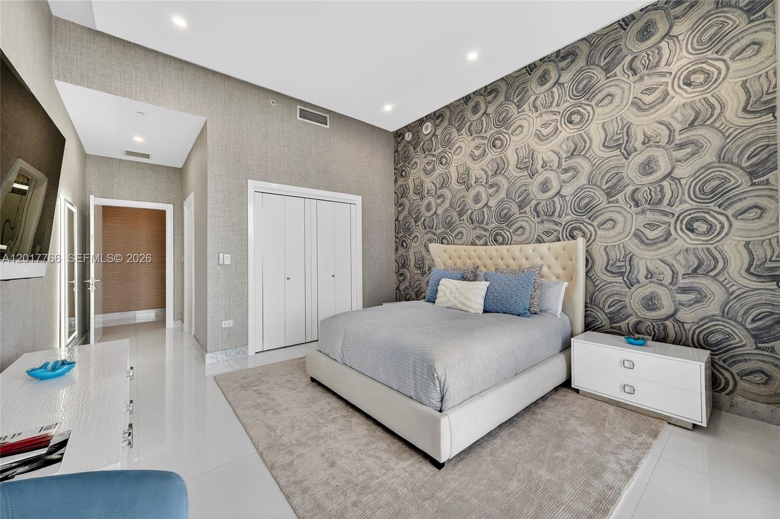 RISE CONDO - Residential