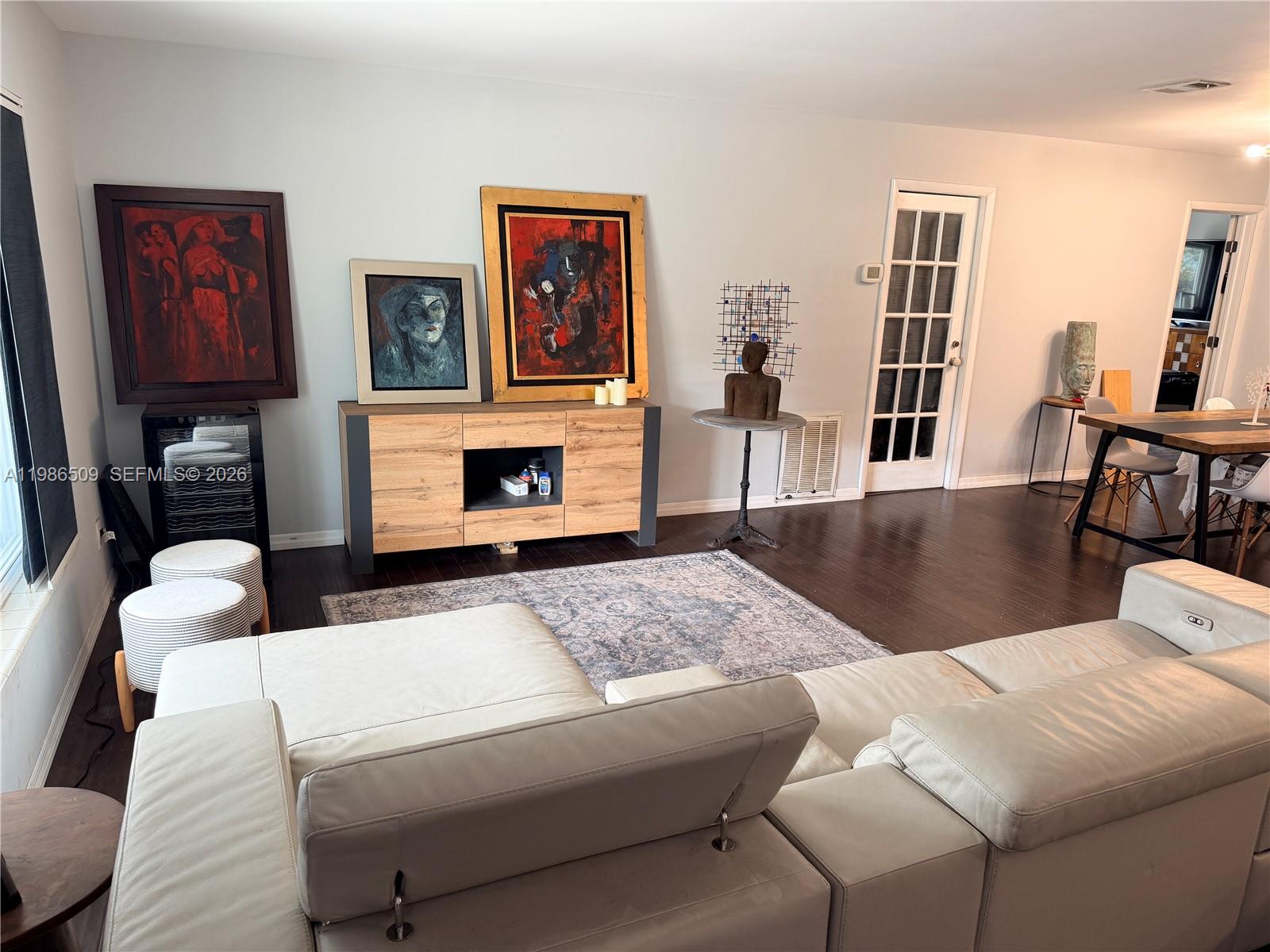 HOLLYWOOD HILLS - Residential