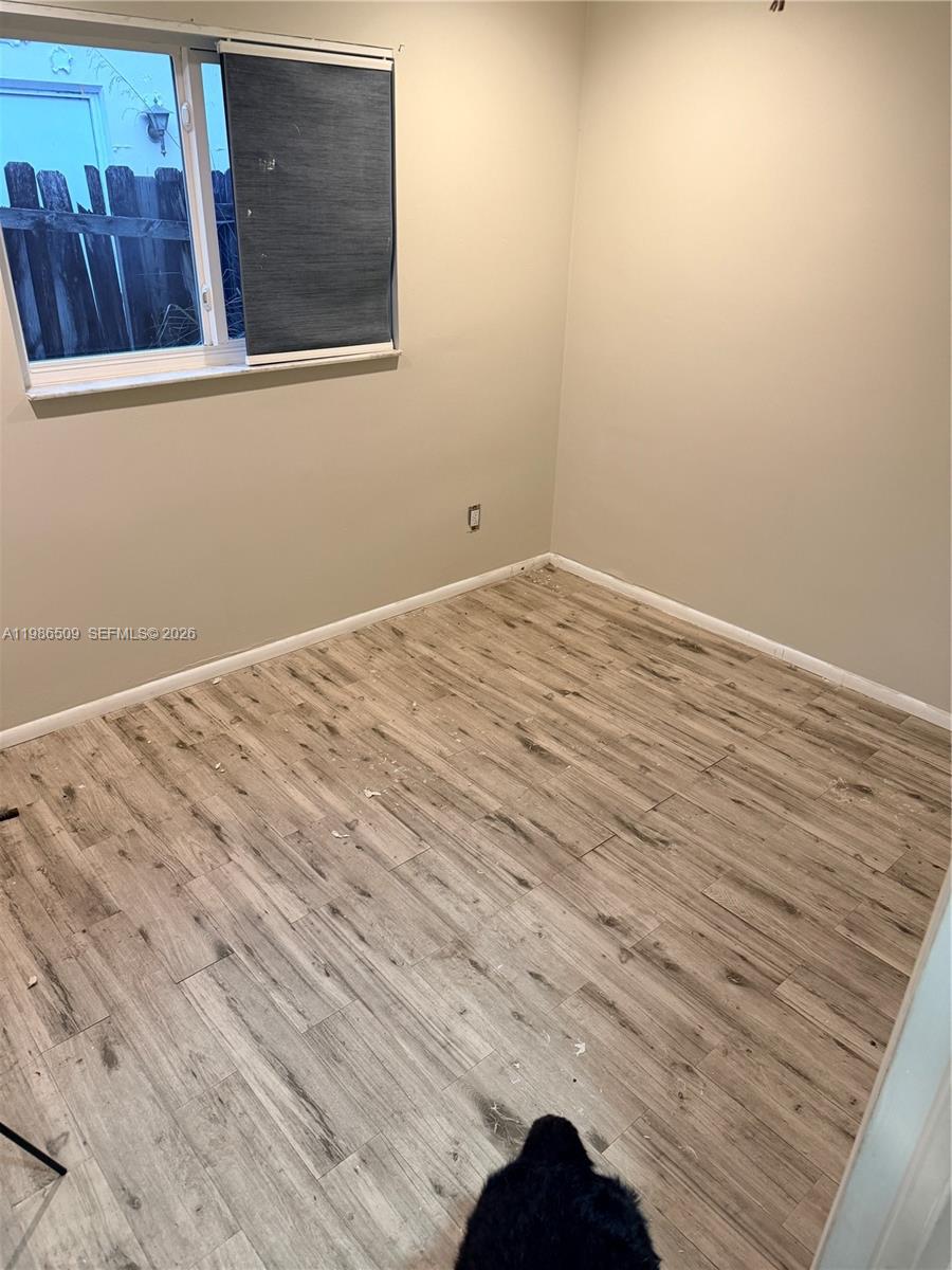 HOLLYWOOD HILLS - Residential