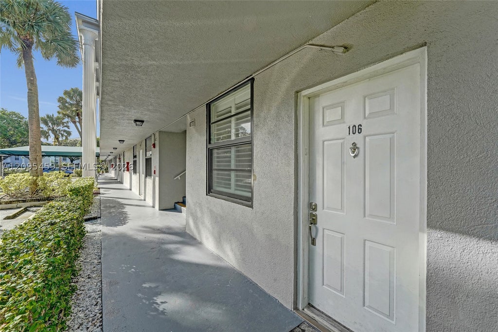 Photo of 1522 Whitehall Dr #106, Davie, FL 33324 (MLS # A12095459)