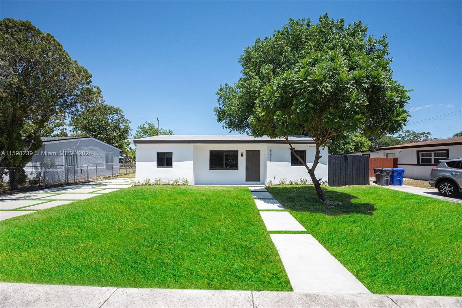 BEAUTIFULLY RENOVATED 4/3 with over 2100 sqft of living space + a bonus room and 2 large attached storage sheds. Perfect Family Home. Top to bottom renovation including impact windows and doors throughout, SS appliances, tankless water heater, new driveway, and more. Newer roof done in 2019. Laundry hookups. Beautiful open layout. One of the primary bedrooms has its own private entrance making it a perfect in-laws quarters or Airbnb. The other primary has its own Walk-In Closet. Fenced in backyard + room to park Boat/RV on the side of home. Central location, 1 min to Pembroke Pines, close proximity to great schools & easy access to Turnpike.
Won't last.