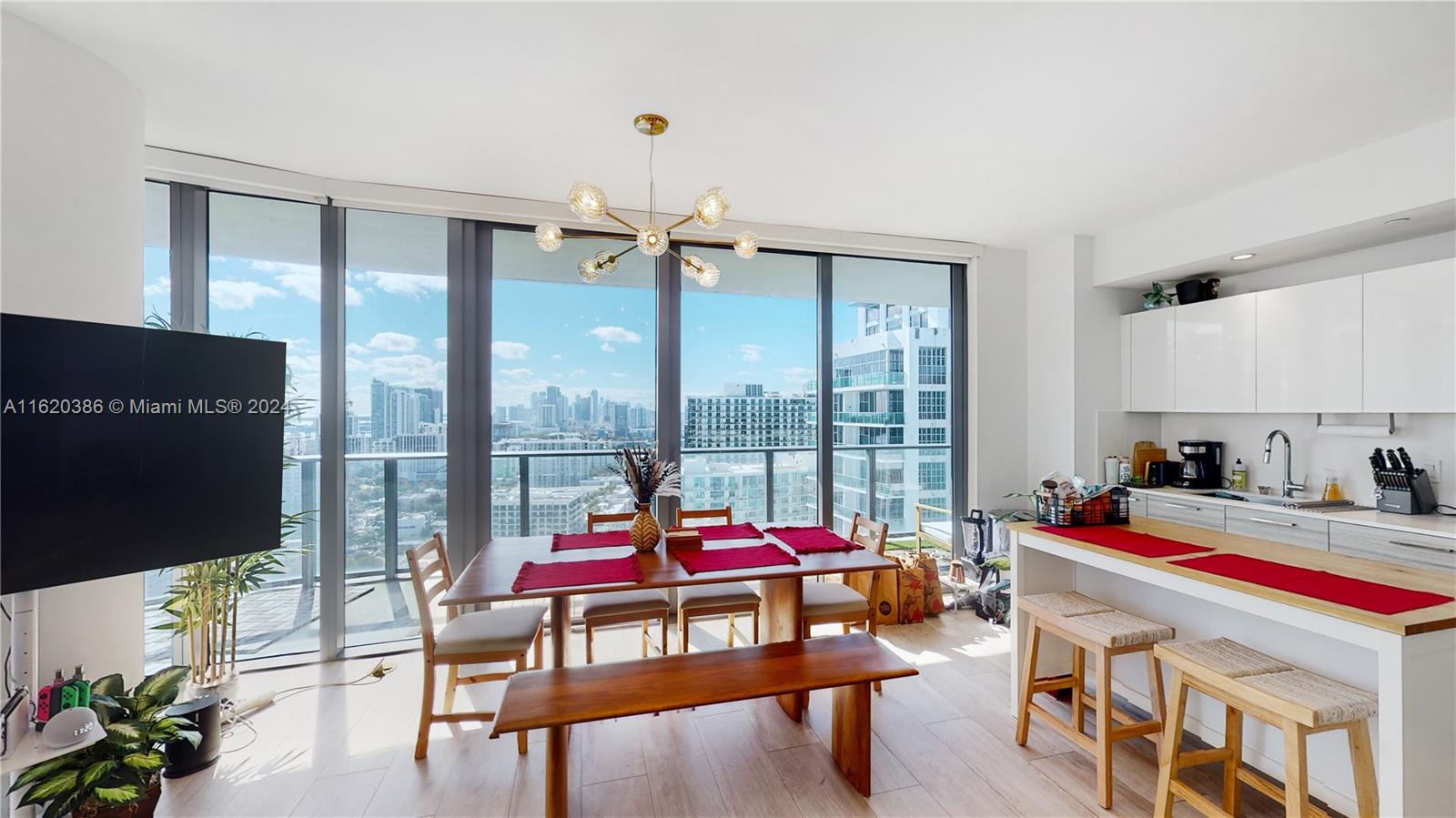 121 NE 34th St 3104