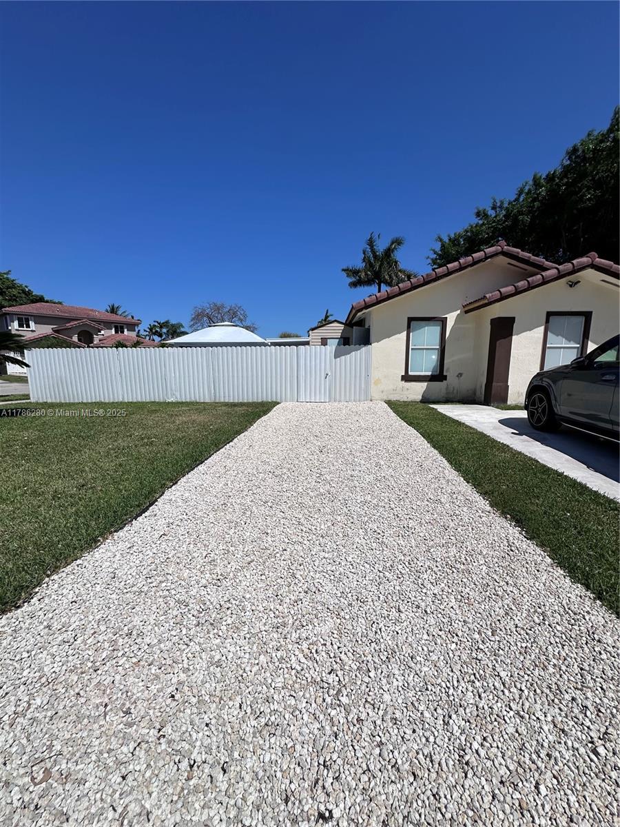 Rental Property at 27913 Sw 136th Pl 2, Homestead, Miami-Dade County, Florida - Bedrooms: 1 
Bathrooms: 1  - $1,850 MO.