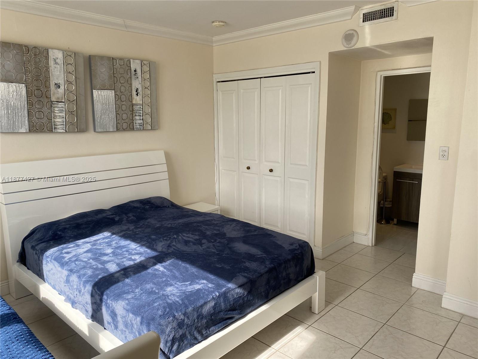 THE PLAZA OF BAL HARBOUR - Residential