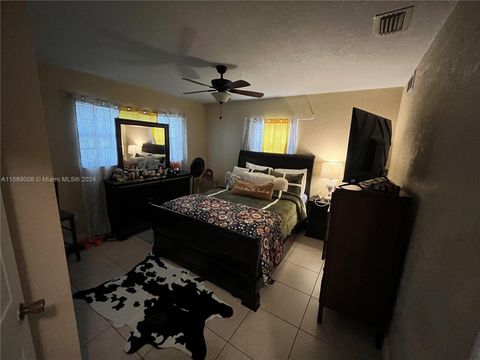 Single Family Residence in Miami Gardens FL 800 176th Ter Ter 8.jpg