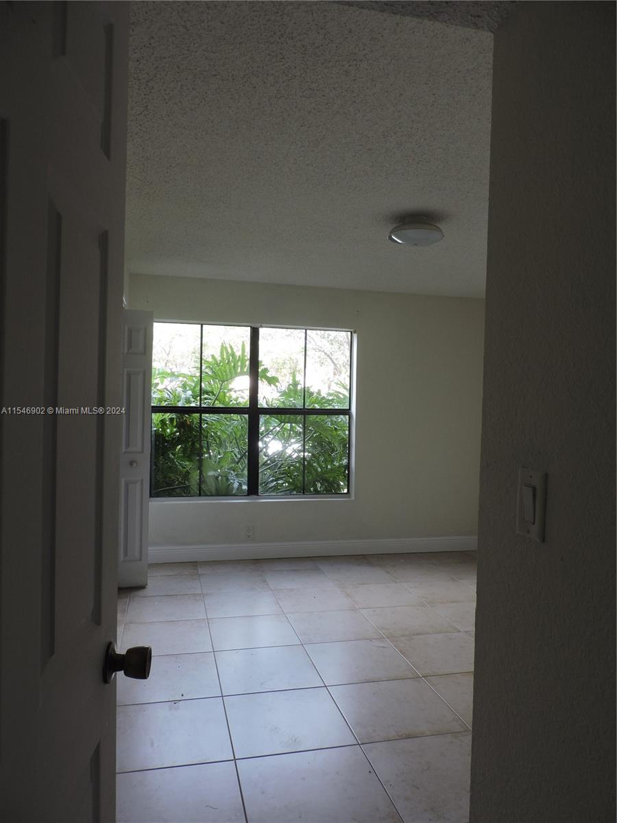 VISTA LAGO AT THE HAMMOCK - Residential Lease
