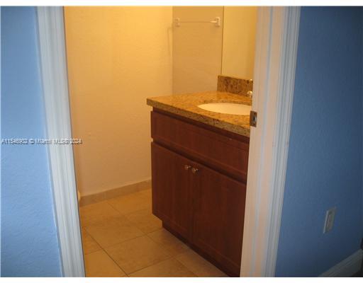 VISTA LAGO AT THE HAMMOCK - Residential Lease