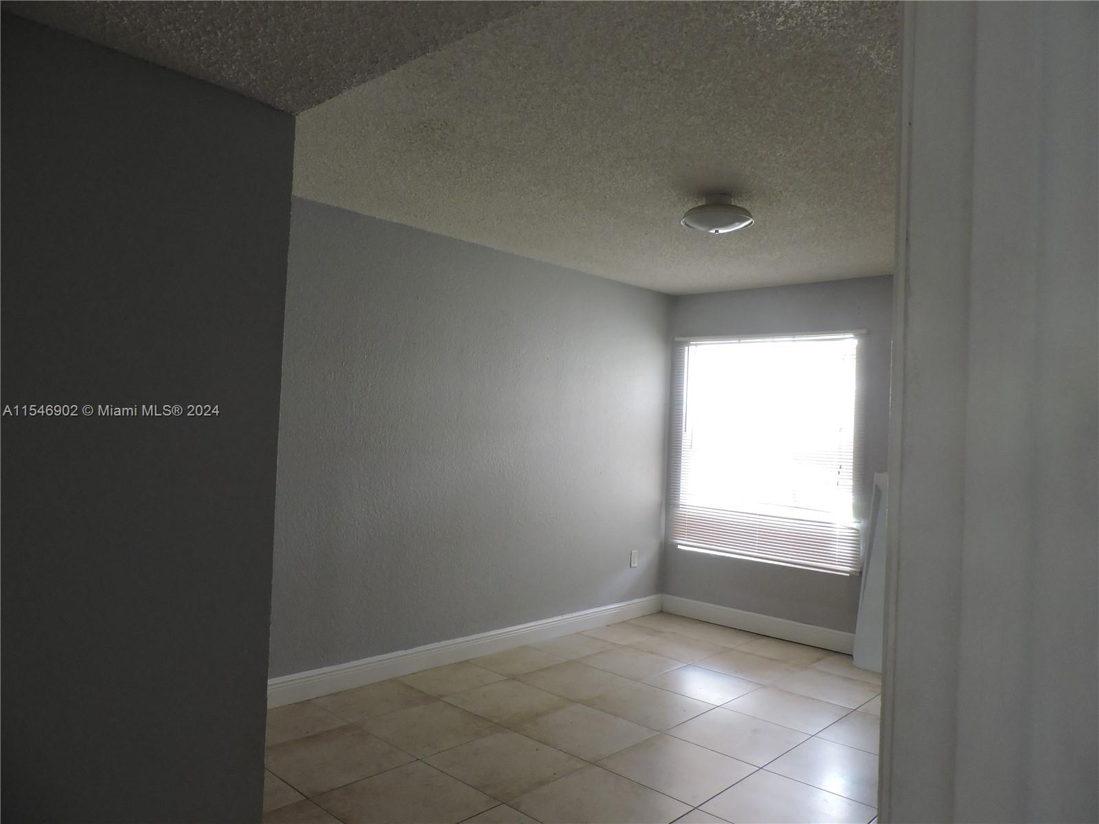 VISTA LAGO AT THE HAMMOCK - Residential Lease