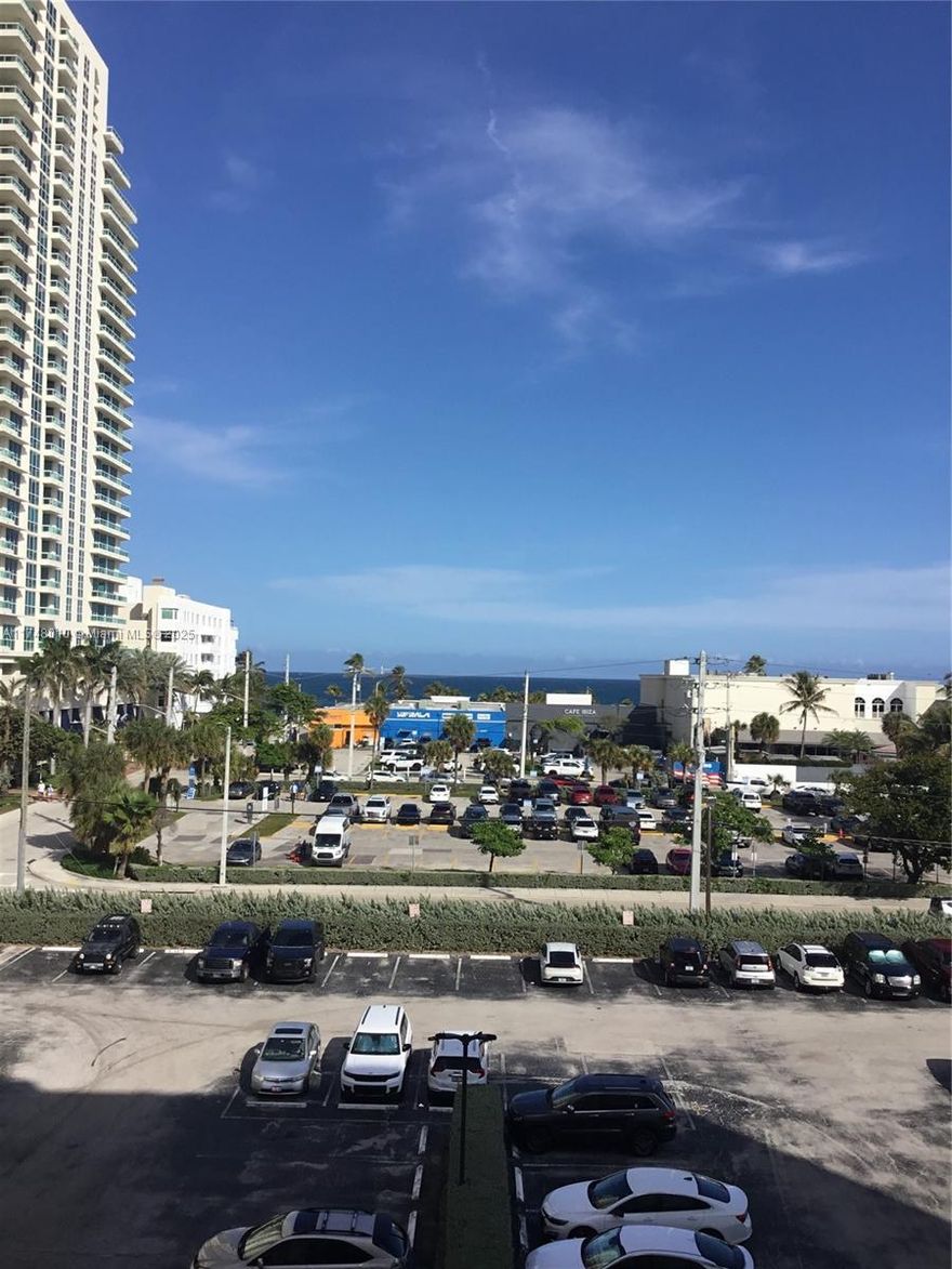 Excellent location. Steps to the beach, intracoastal waterways, restaurants, shopping, water taxi , and so much more ! Call agent today