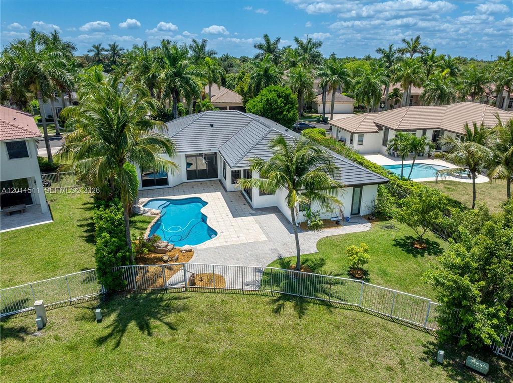 Photo of 812 Regal Cove Rd, Weston, FL 33327 (MLS # A12011511)
