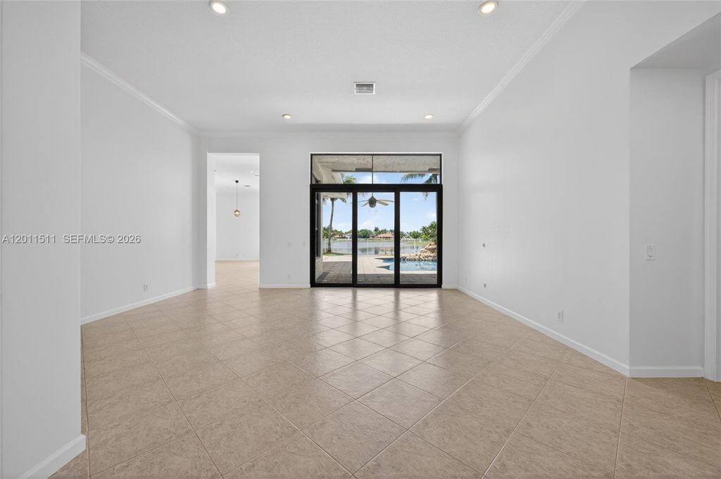 Photo of 812 Regal Cove Rd, Weston, FL 33327 (MLS # A12011511)