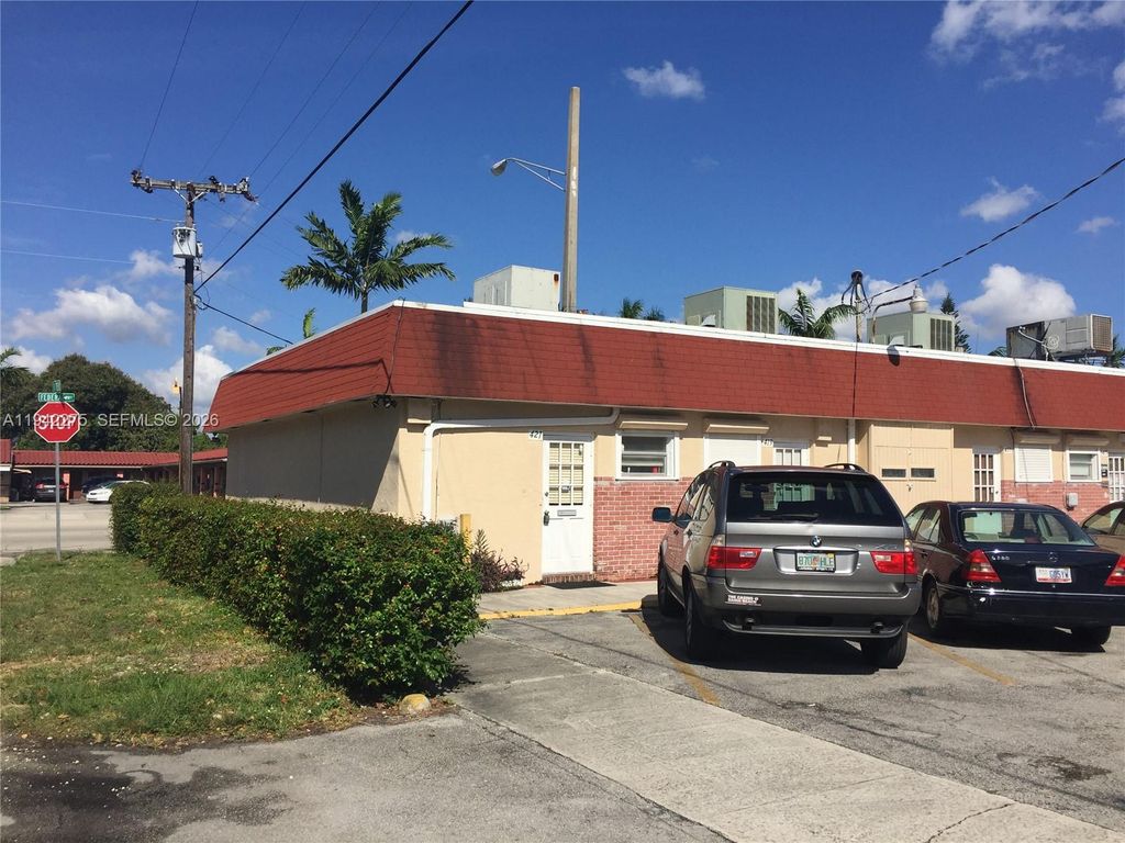 Photo of 413 S Federal Hwy, Dania Beach, FL 33004 (MLS # A11942275)