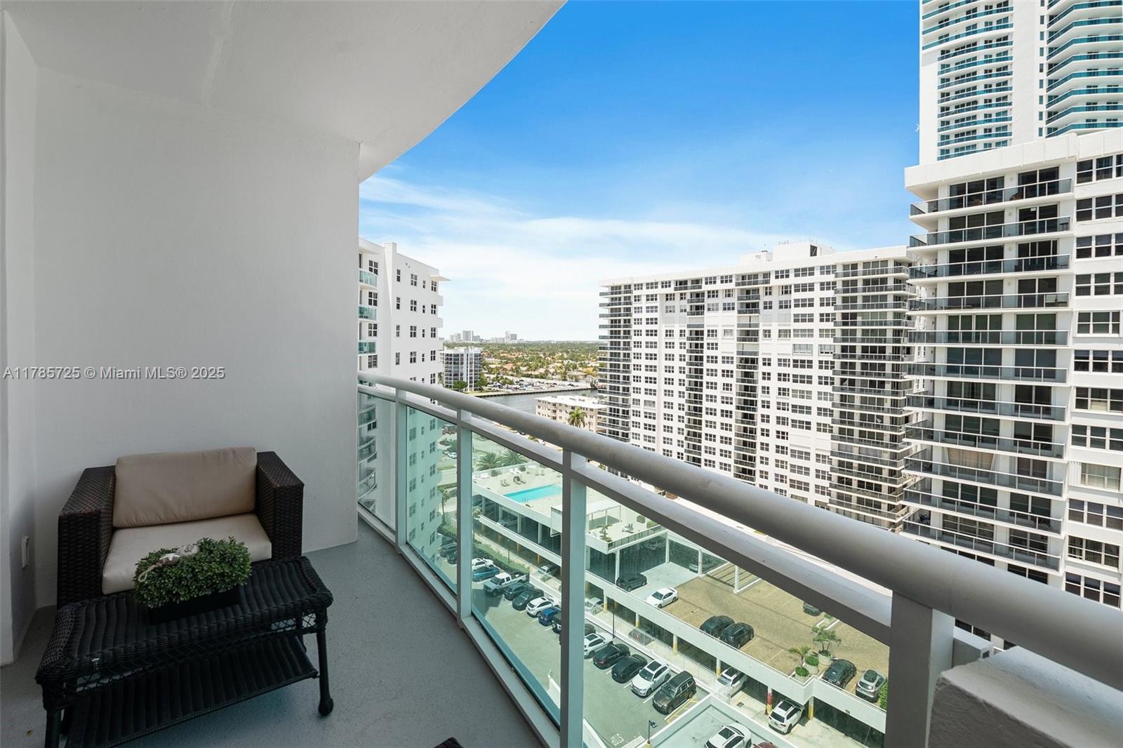 RESIDENCES ON HOLLYWOOD B - Residential