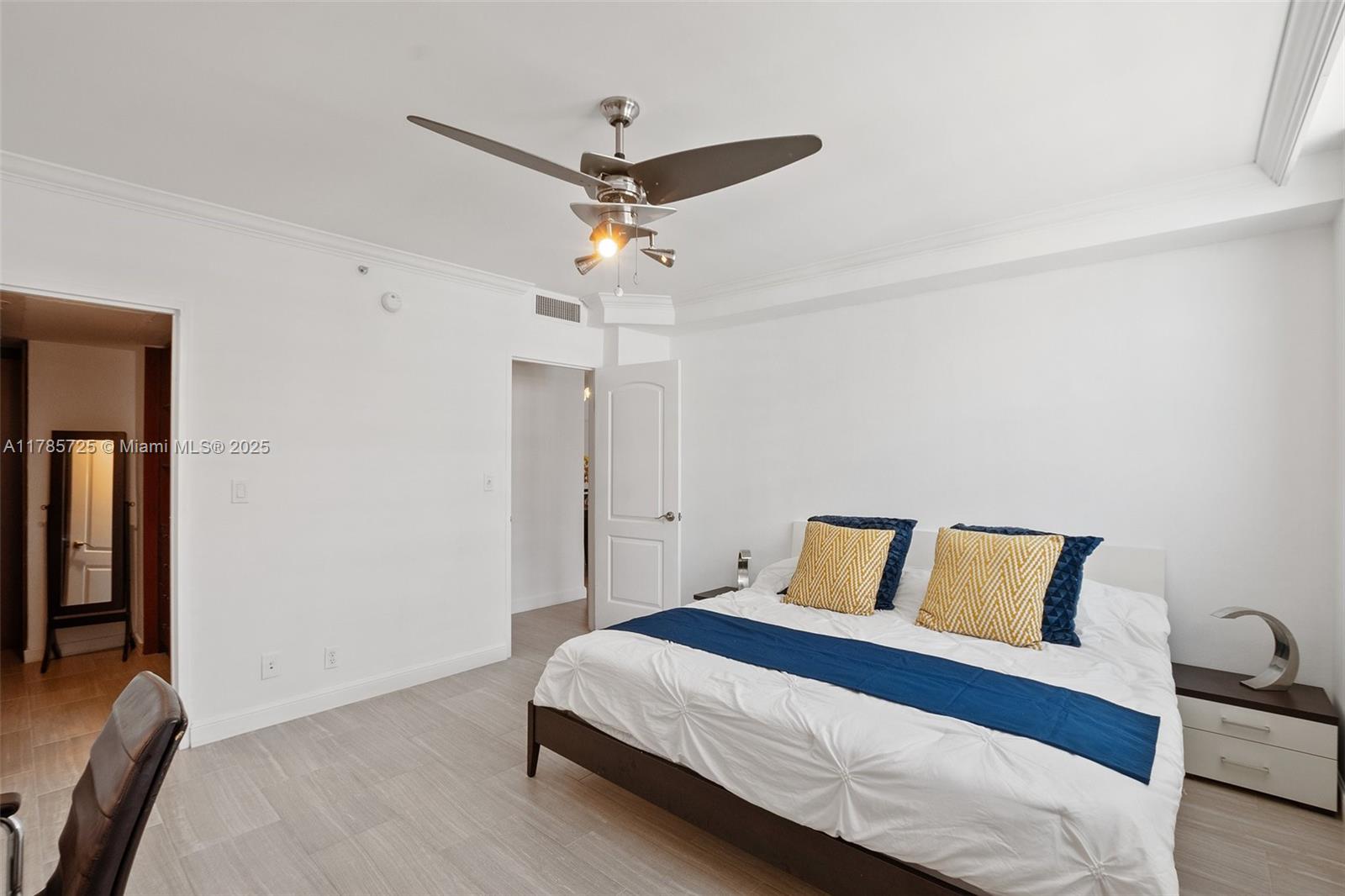 RESIDENCES ON HOLLYWOOD B - Residential