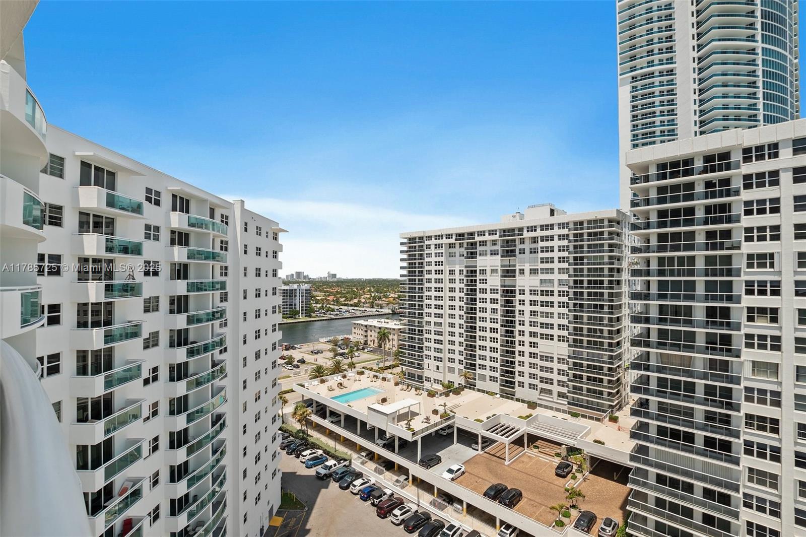 RESIDENCES ON HOLLYWOOD B - Residential