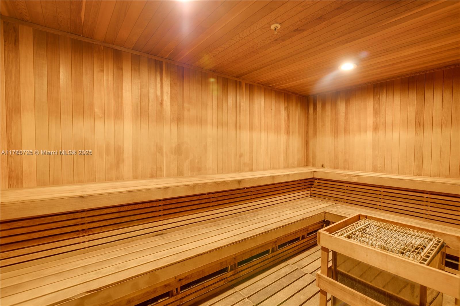 RESIDENCES ON HOLLYWOOD B - Residential