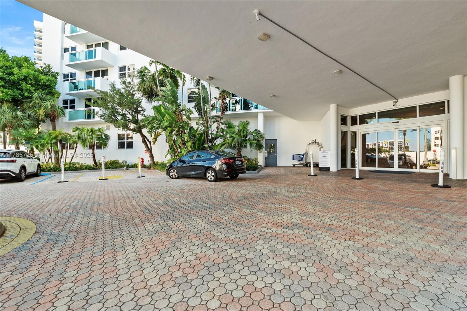 RESIDENCES ON HOLLYWOOD B - Residential