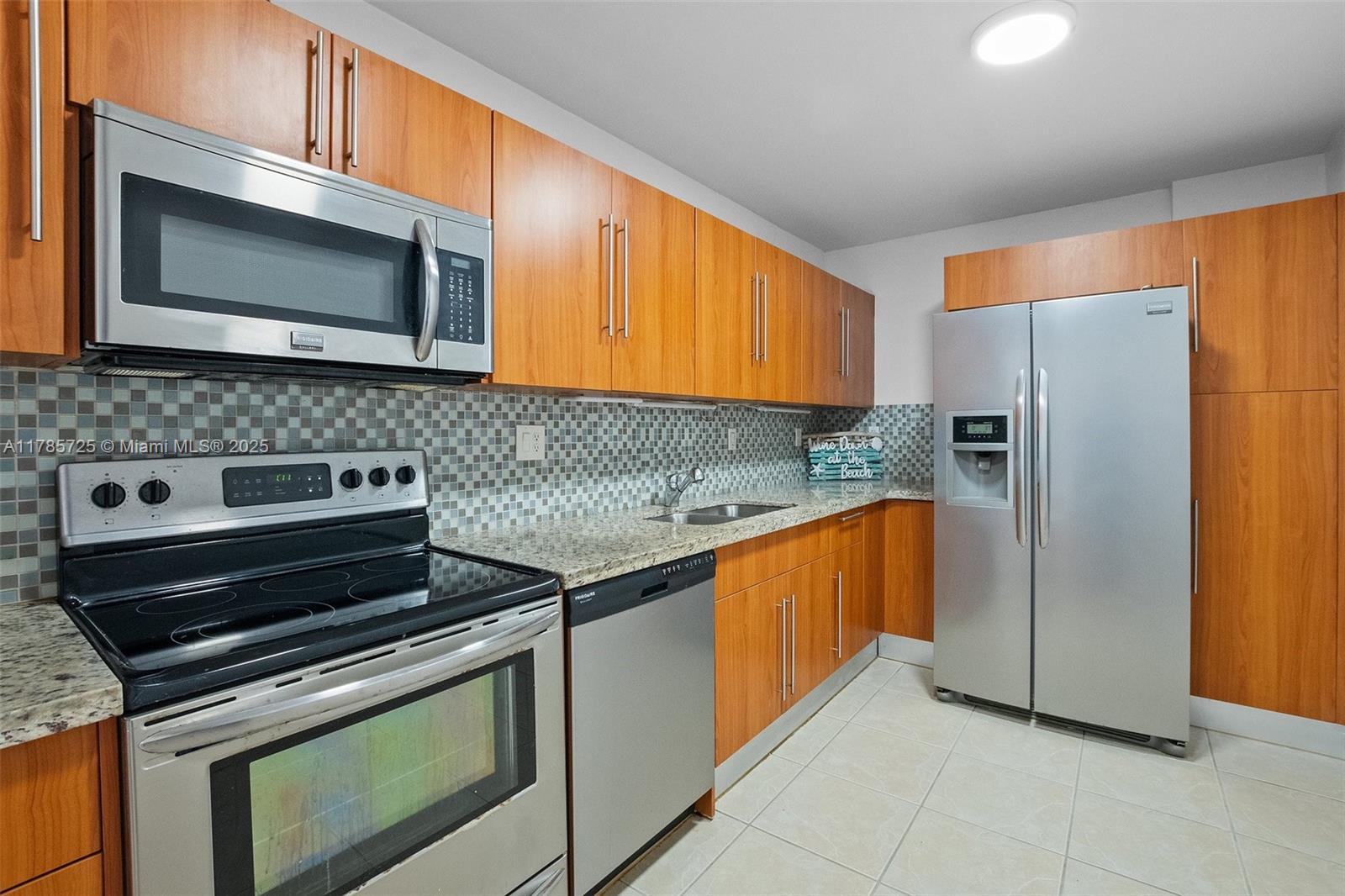 RESIDENCES ON HOLLYWOOD B - Residential