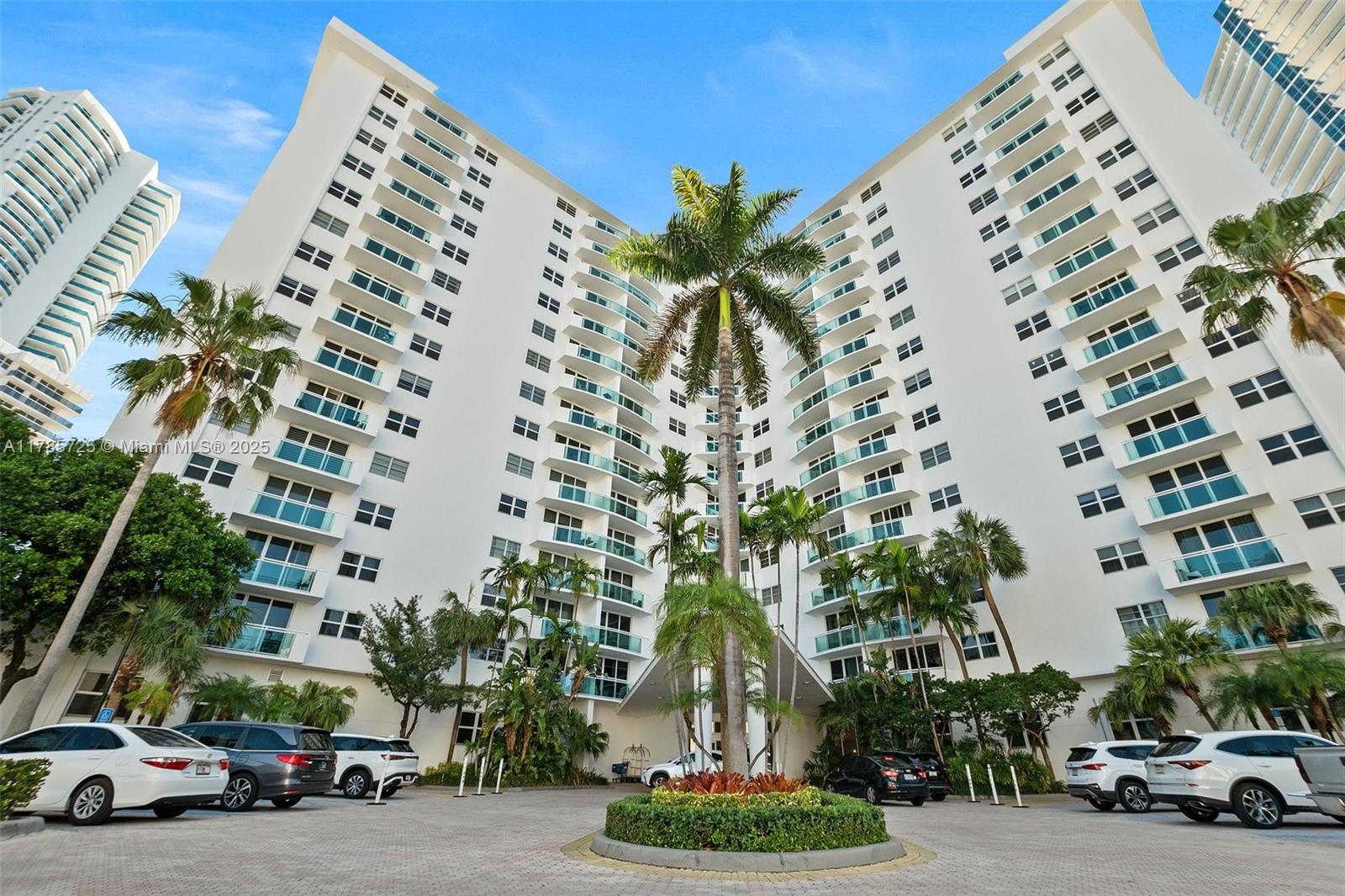 RESIDENCES ON HOLLYWOOD B - Residential