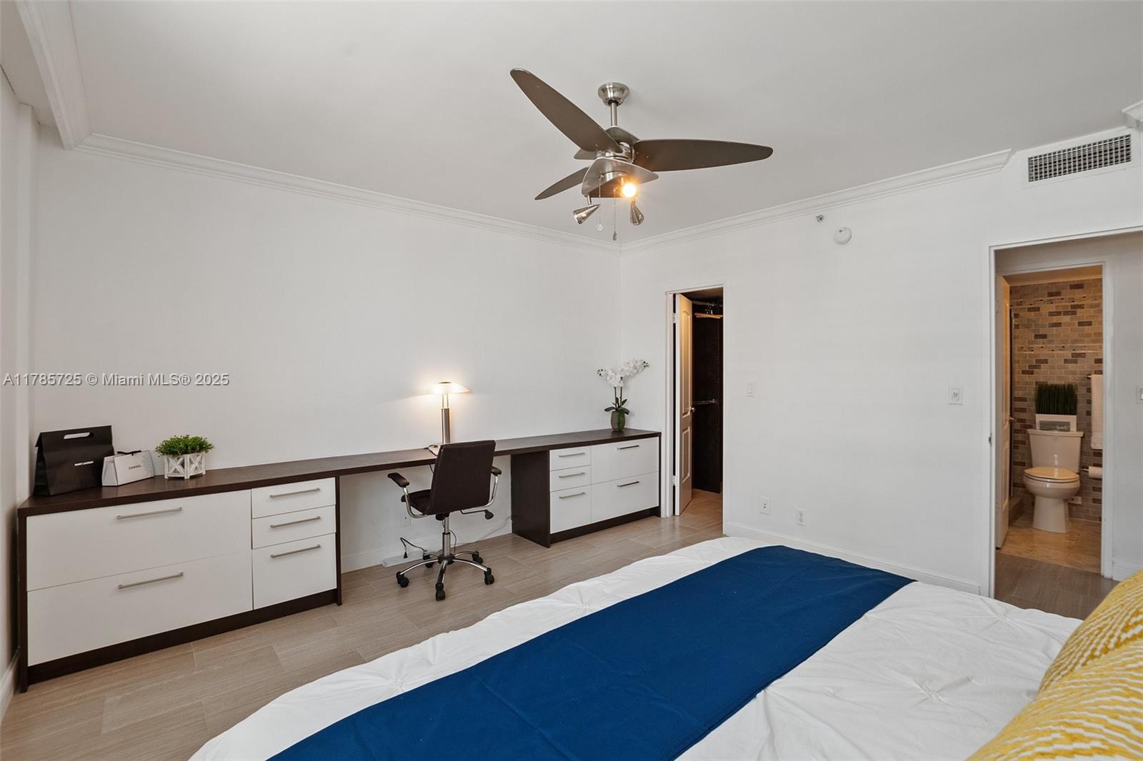 RESIDENCES ON HOLLYWOOD B - Residential