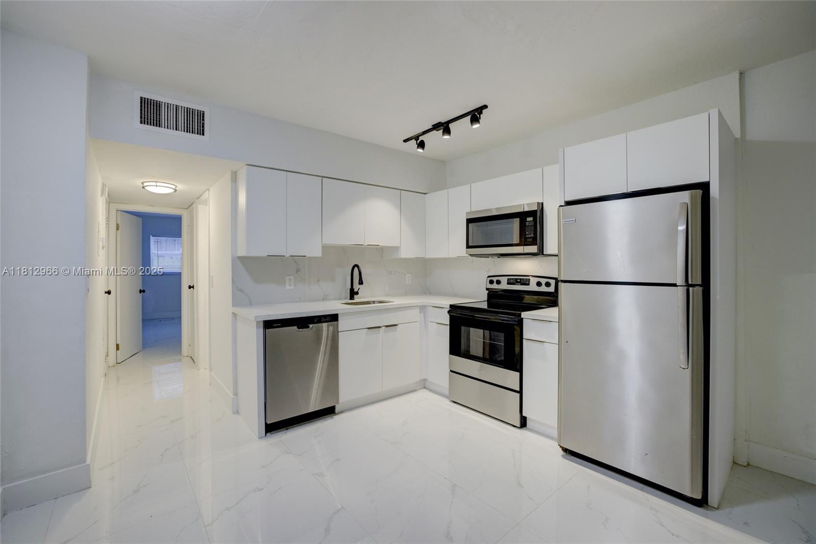 Rental Property at 1740 Funston St 6, Hollywood, Broward County, Florida - Bedrooms: 1 
Bathrooms: 1  - $1,700 MO.