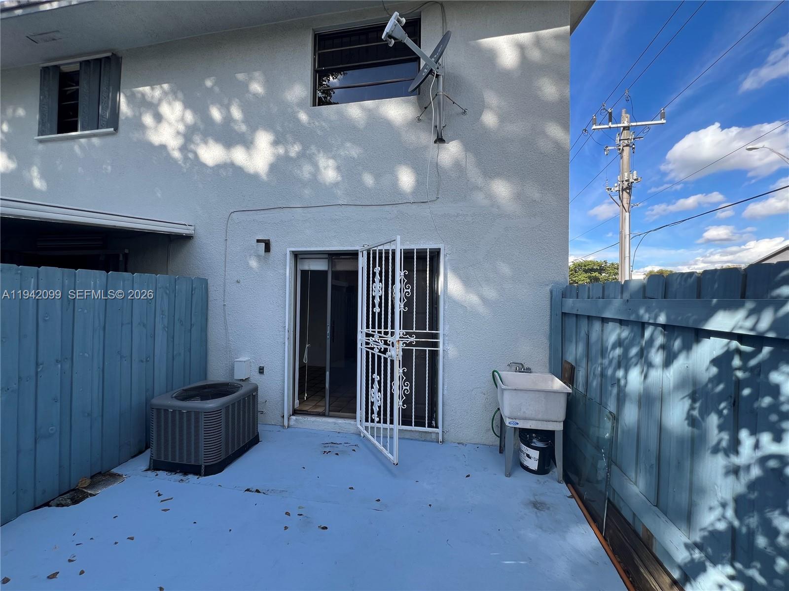 RAINBOW TOWNHOME CONDO - Residential