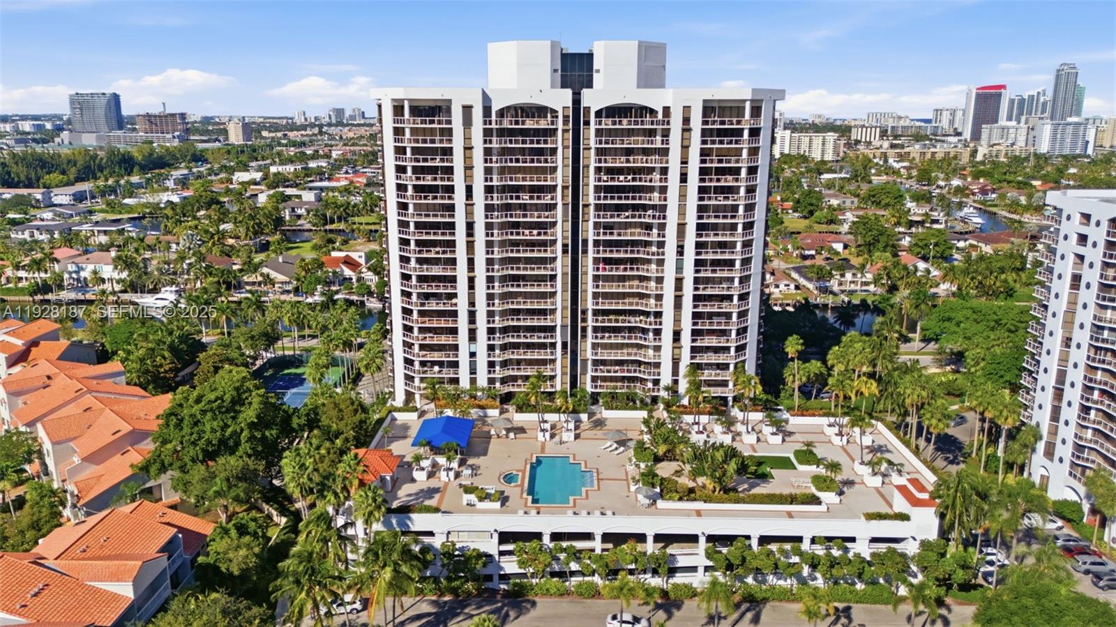 HARBOR TOWERS - Residential