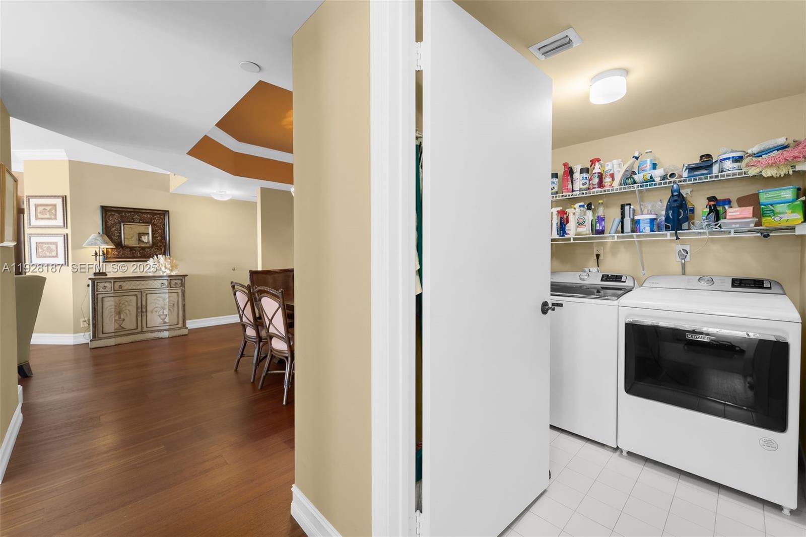 HARBOR TOWERS - Residential