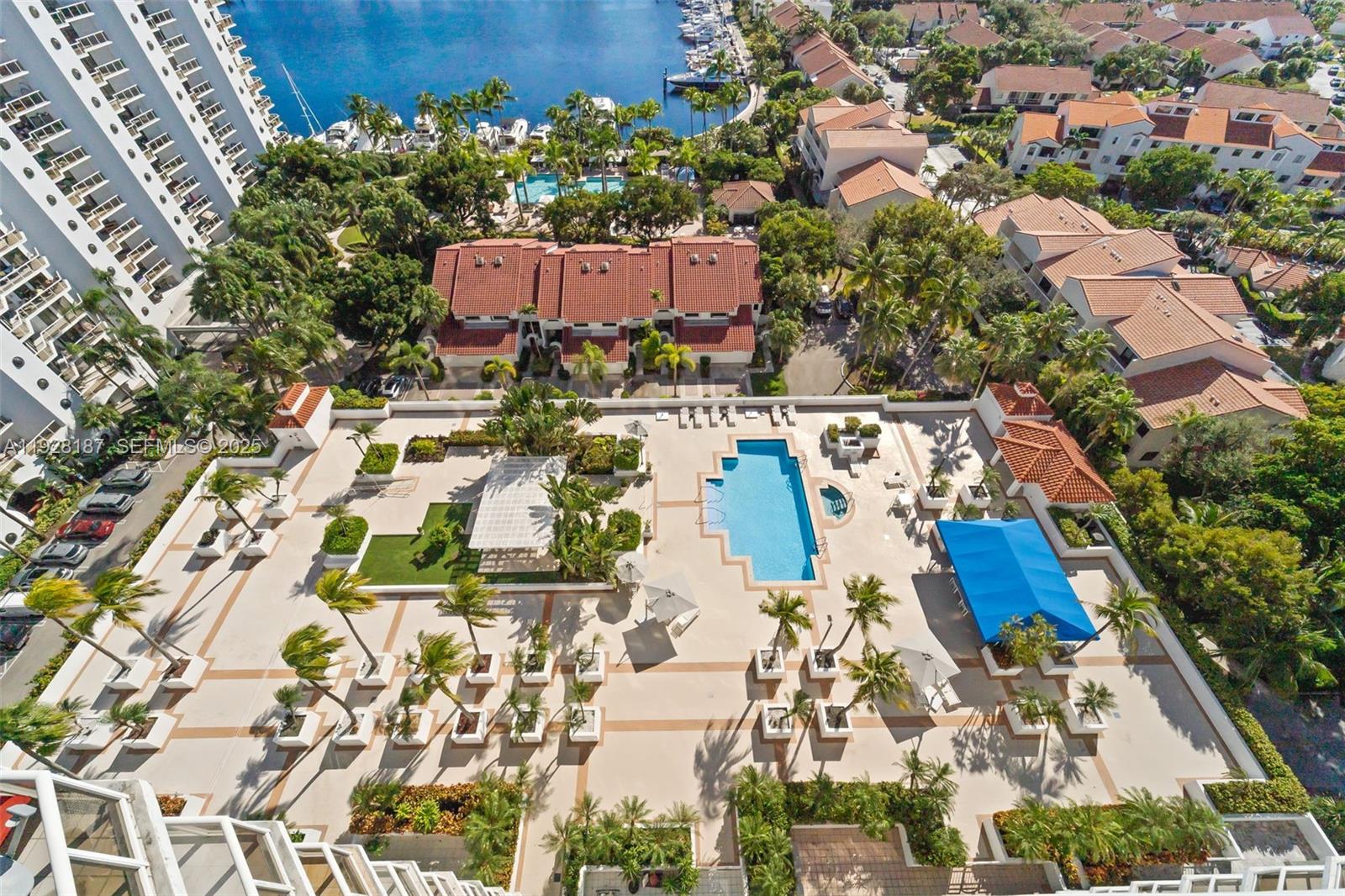 HARBOR TOWERS - Residential