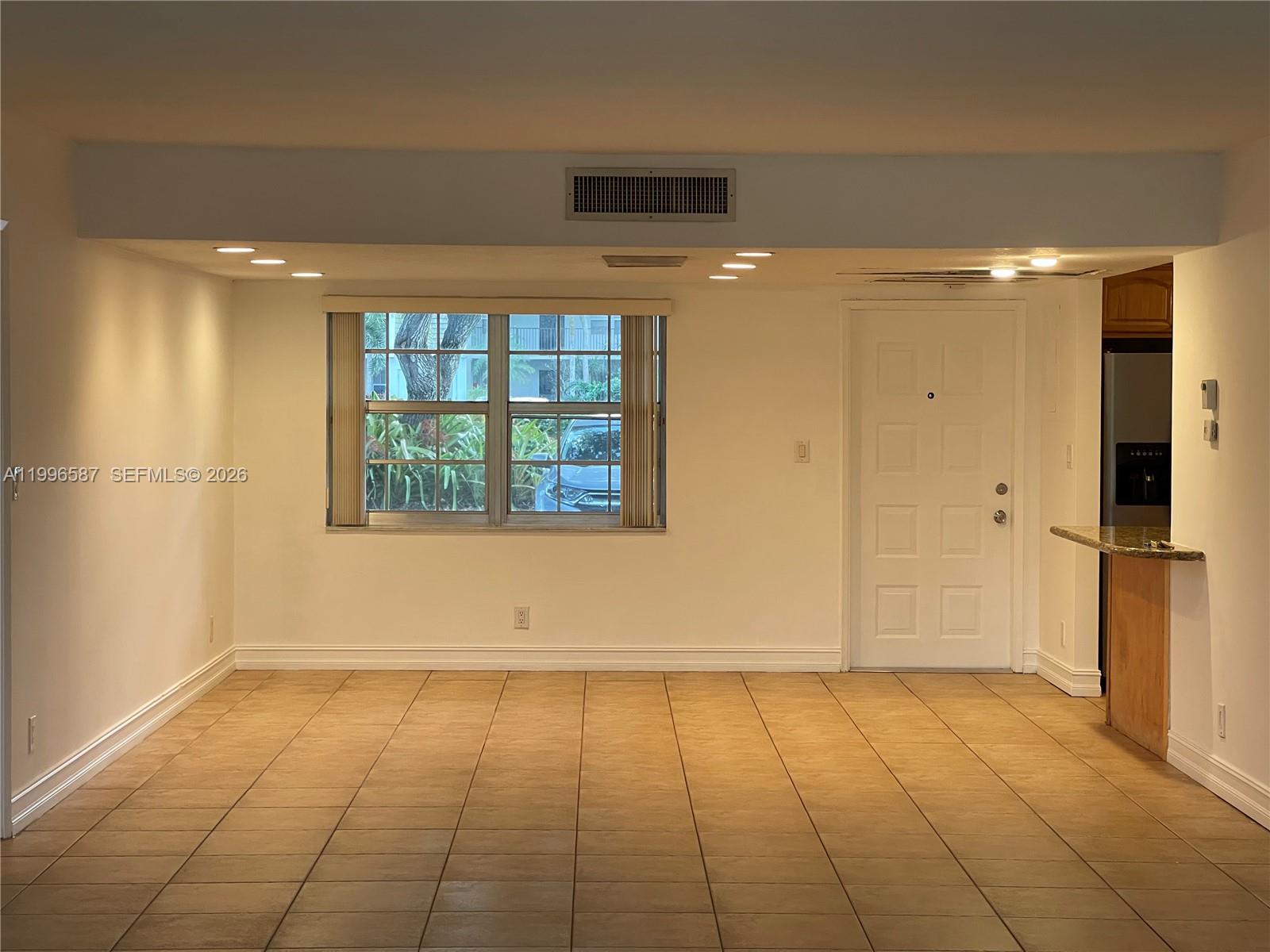 NO 83 PALM-AIRE COUNTRY C - Residential Lease