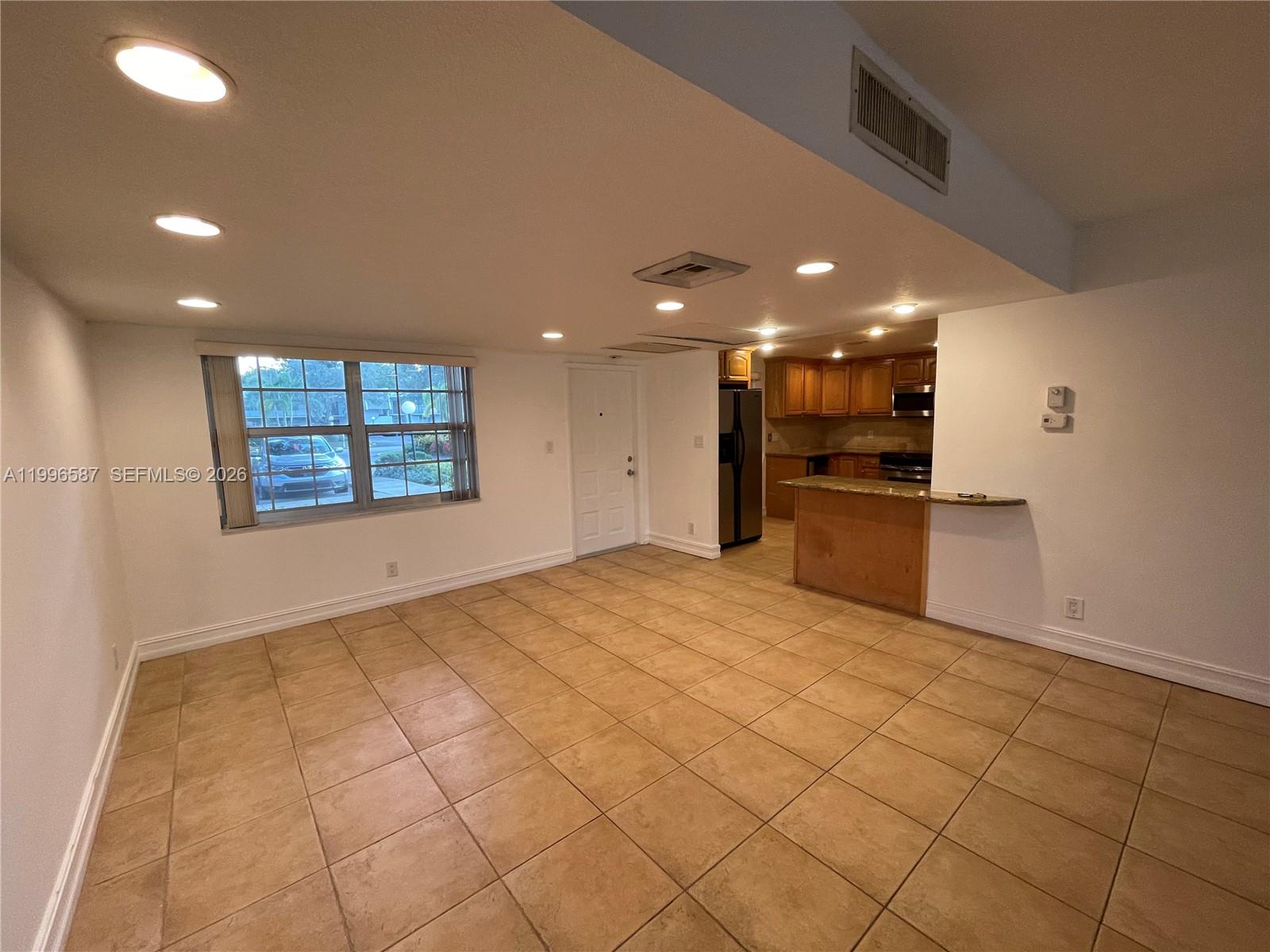 NO 83 PALM-AIRE COUNTRY C - Residential Lease