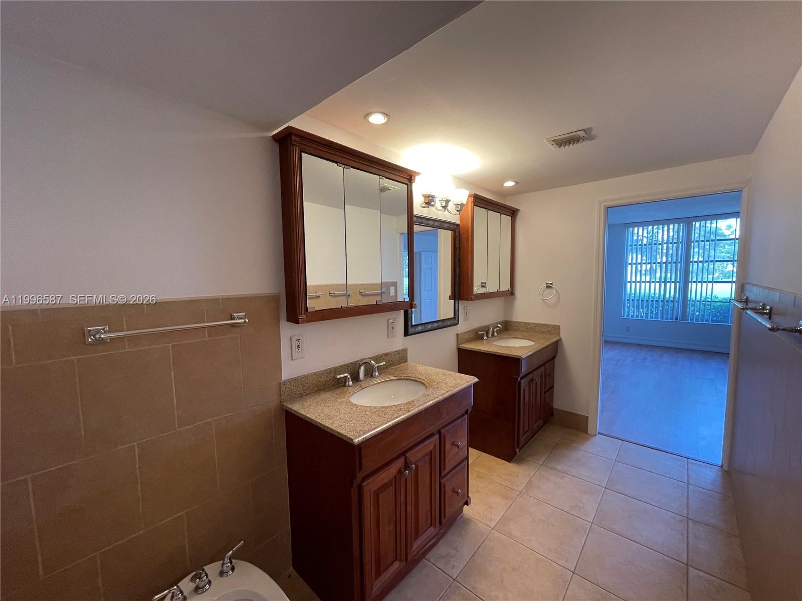 NO 83 PALM-AIRE COUNTRY C - Residential Lease