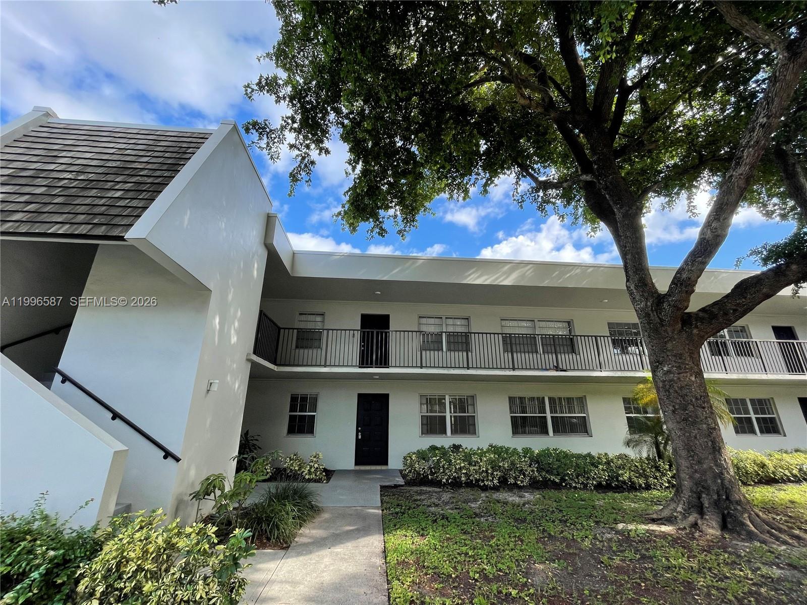 NO 83 PALM-AIRE COUNTRY C - Residential Lease