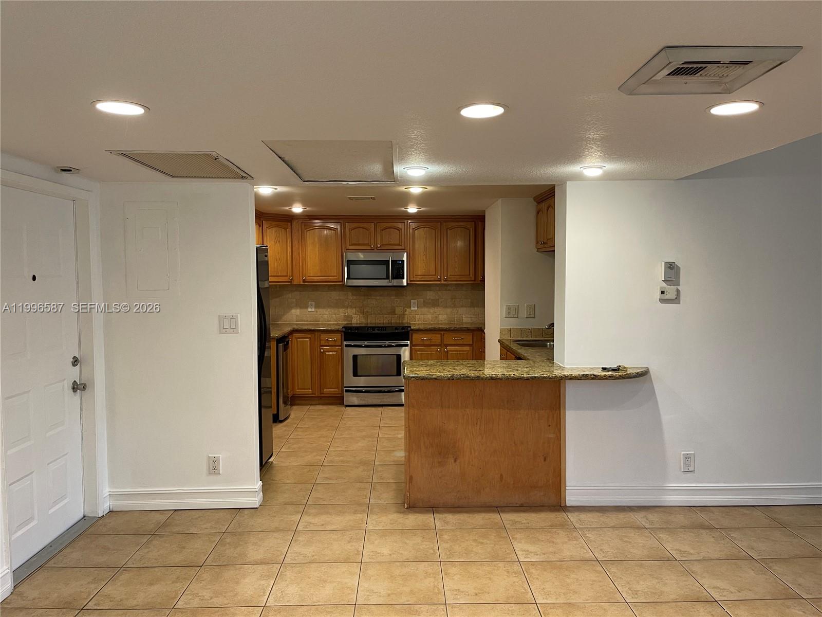 NO 83 PALM-AIRE COUNTRY C - Residential Lease