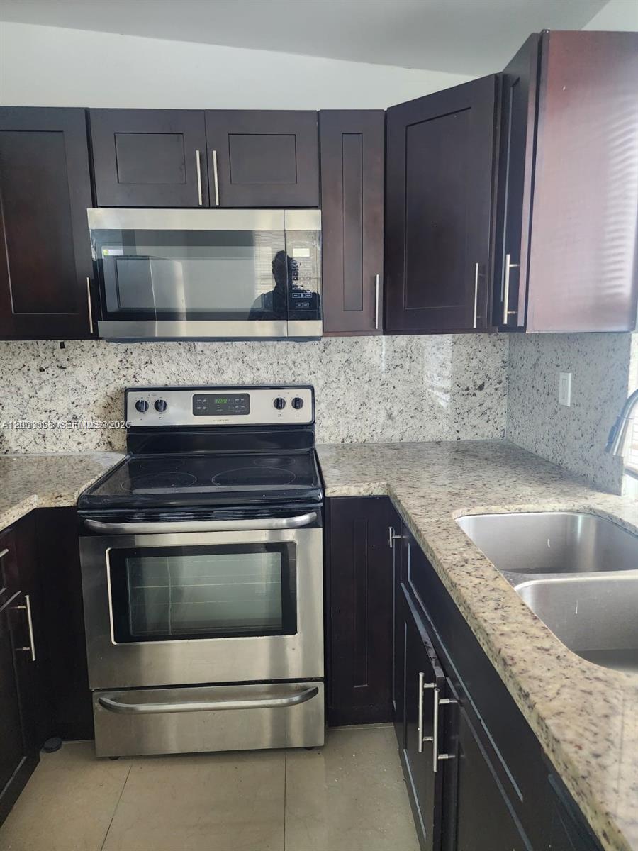 GRAPELAND - Residential Lease