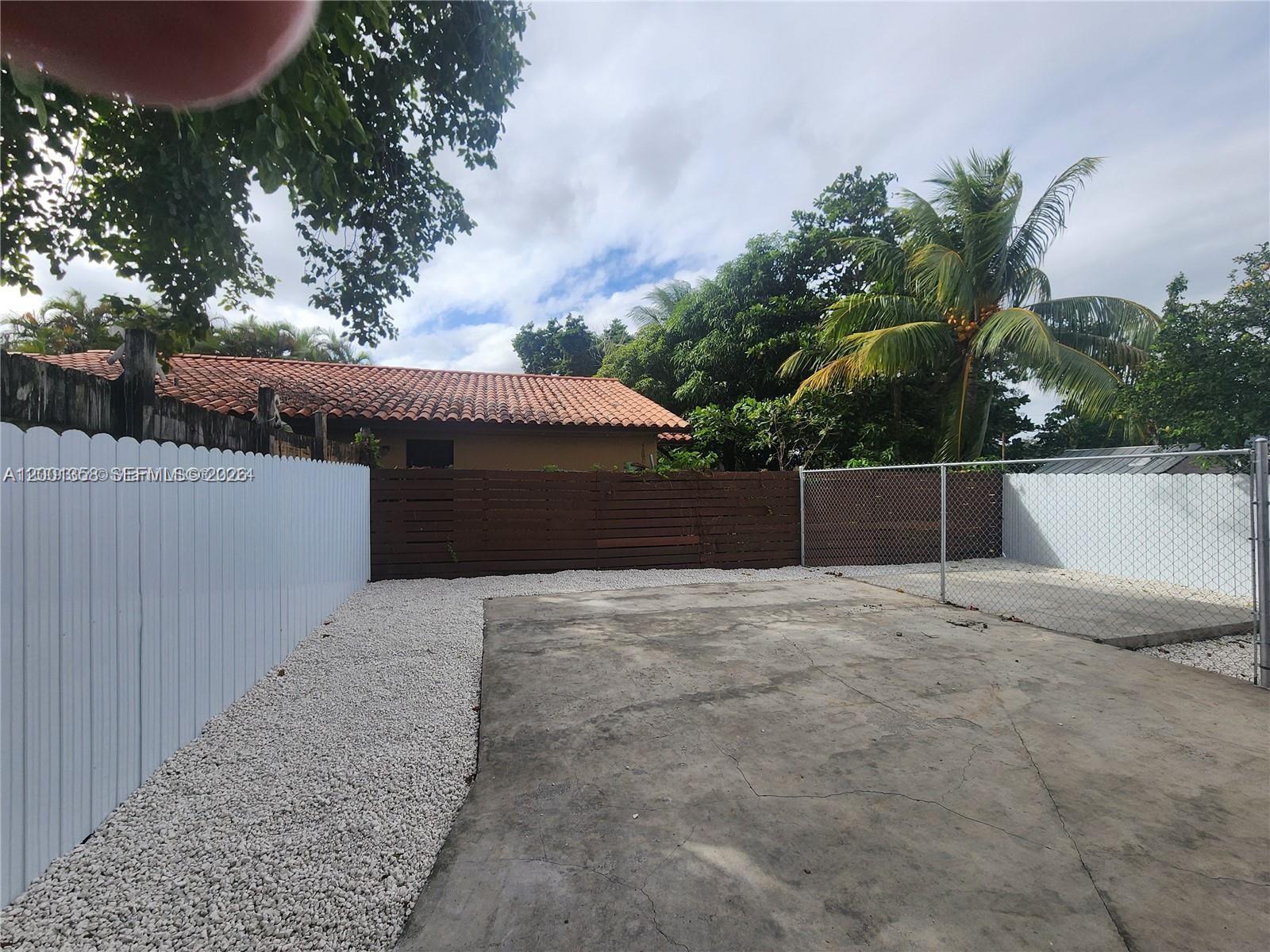 GRAPELAND - Residential Lease