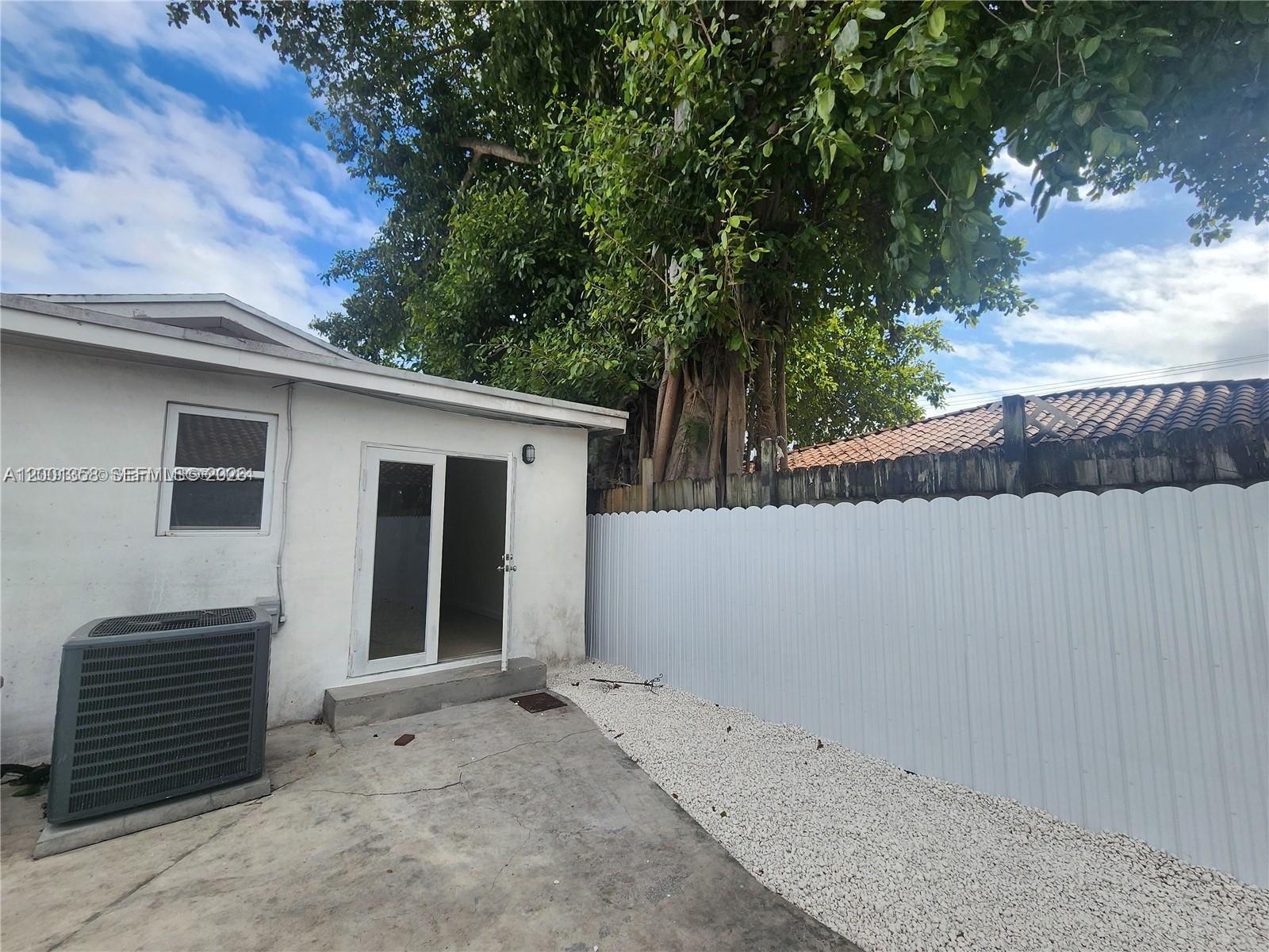 GRAPELAND - Residential Lease