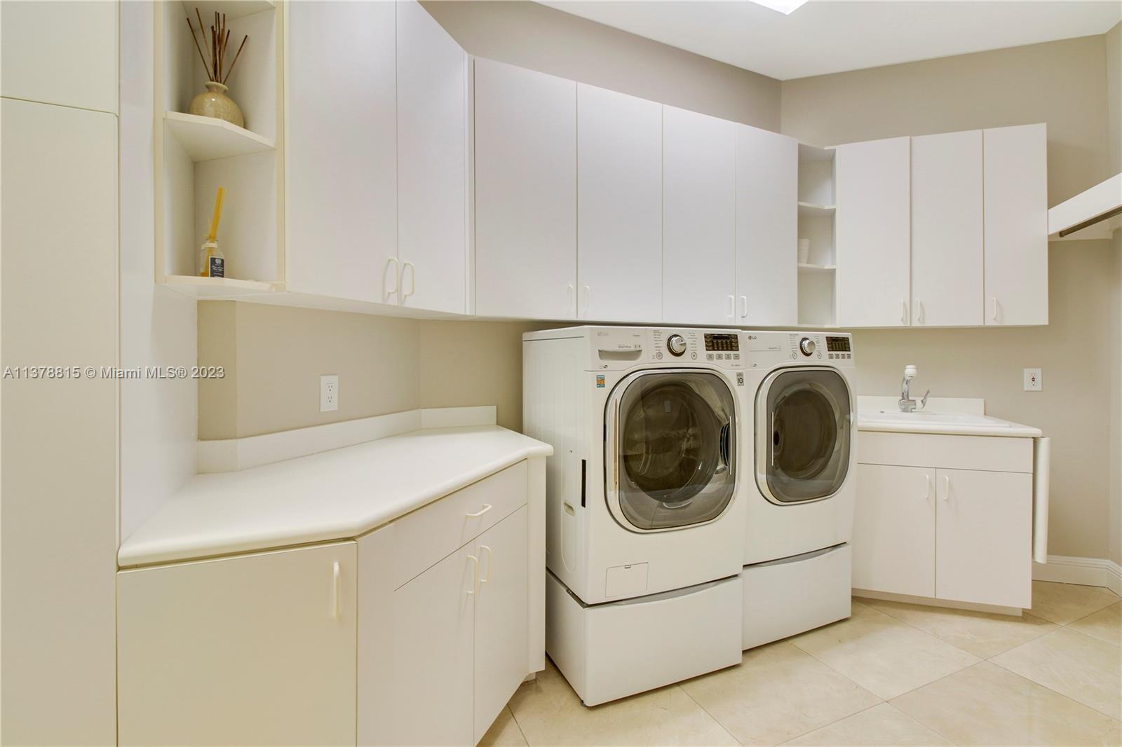 JUPITER HILLS VILLAGE PHA - Residential