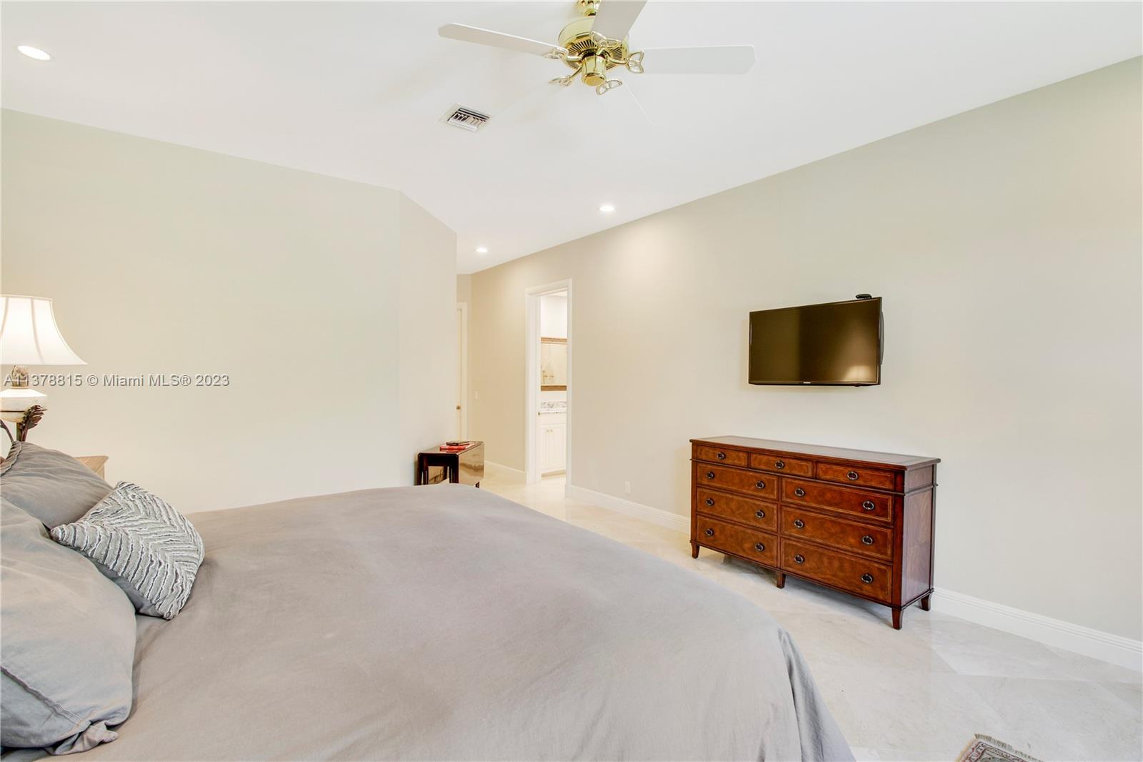 JUPITER HILLS VILLAGE PHA - Residential