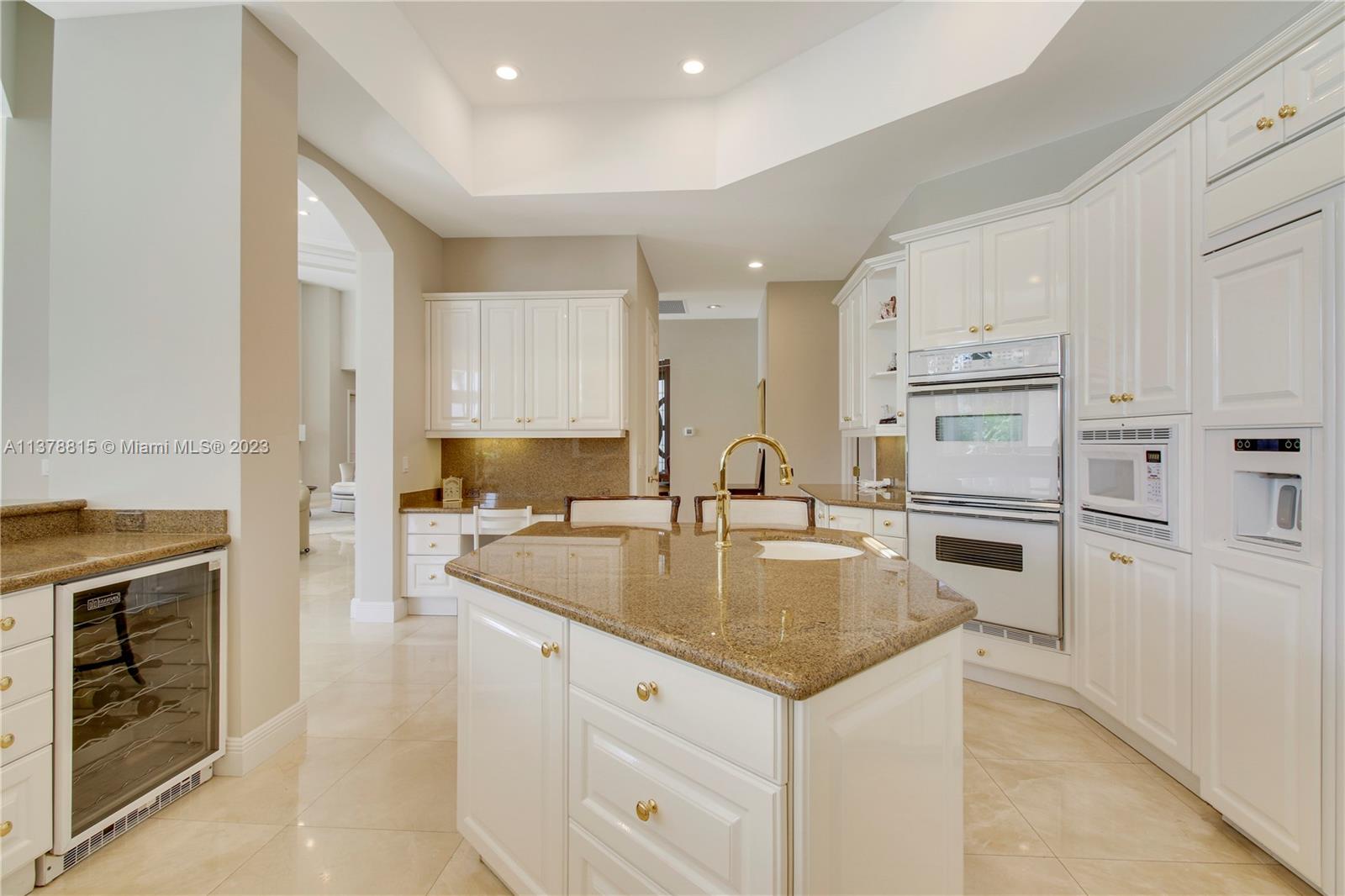 JUPITER HILLS VILLAGE PHA - Residential